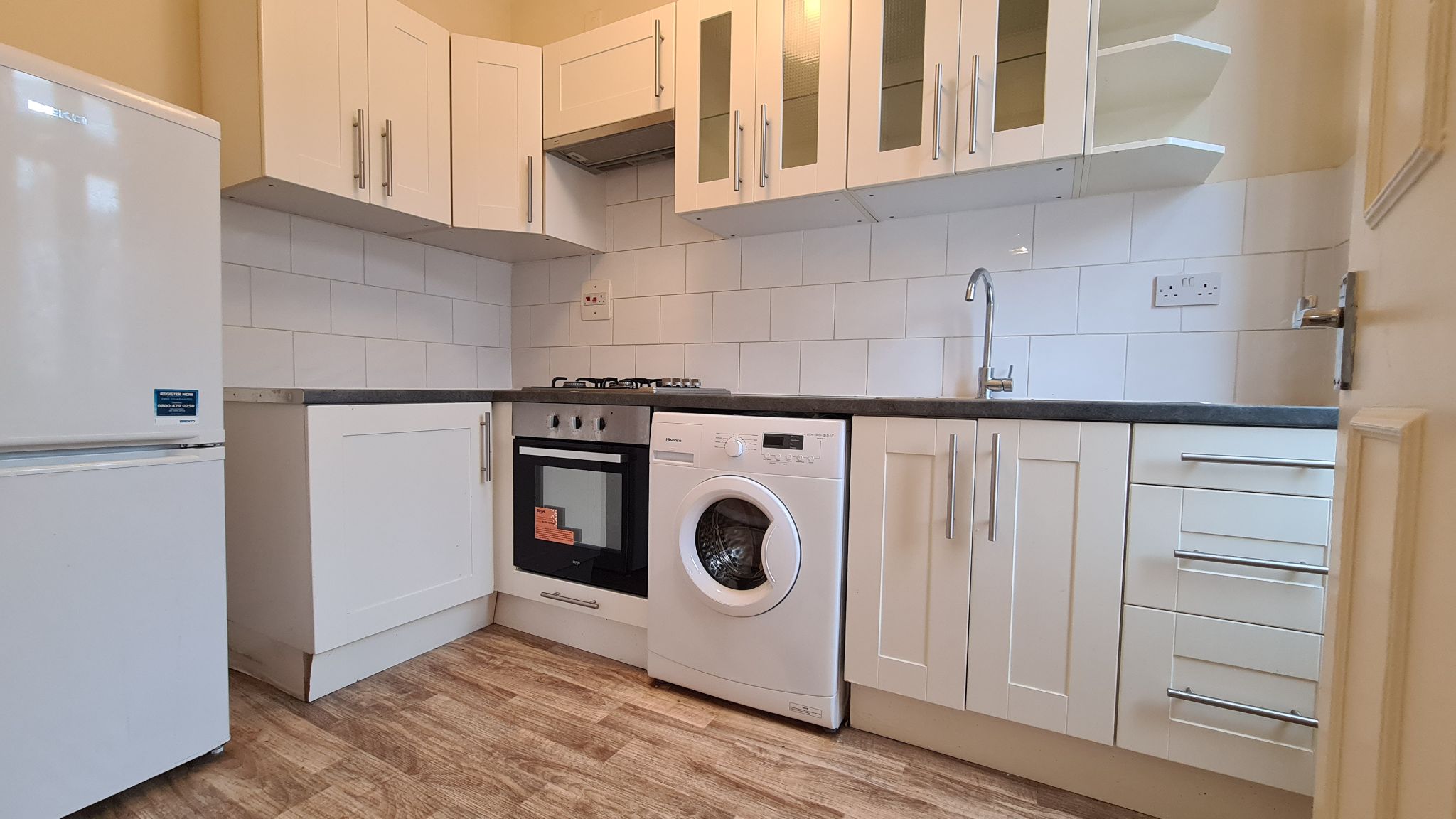 2 bedroom flat flat/apartment To Let in Cricklewood - Fitted Kitchen
