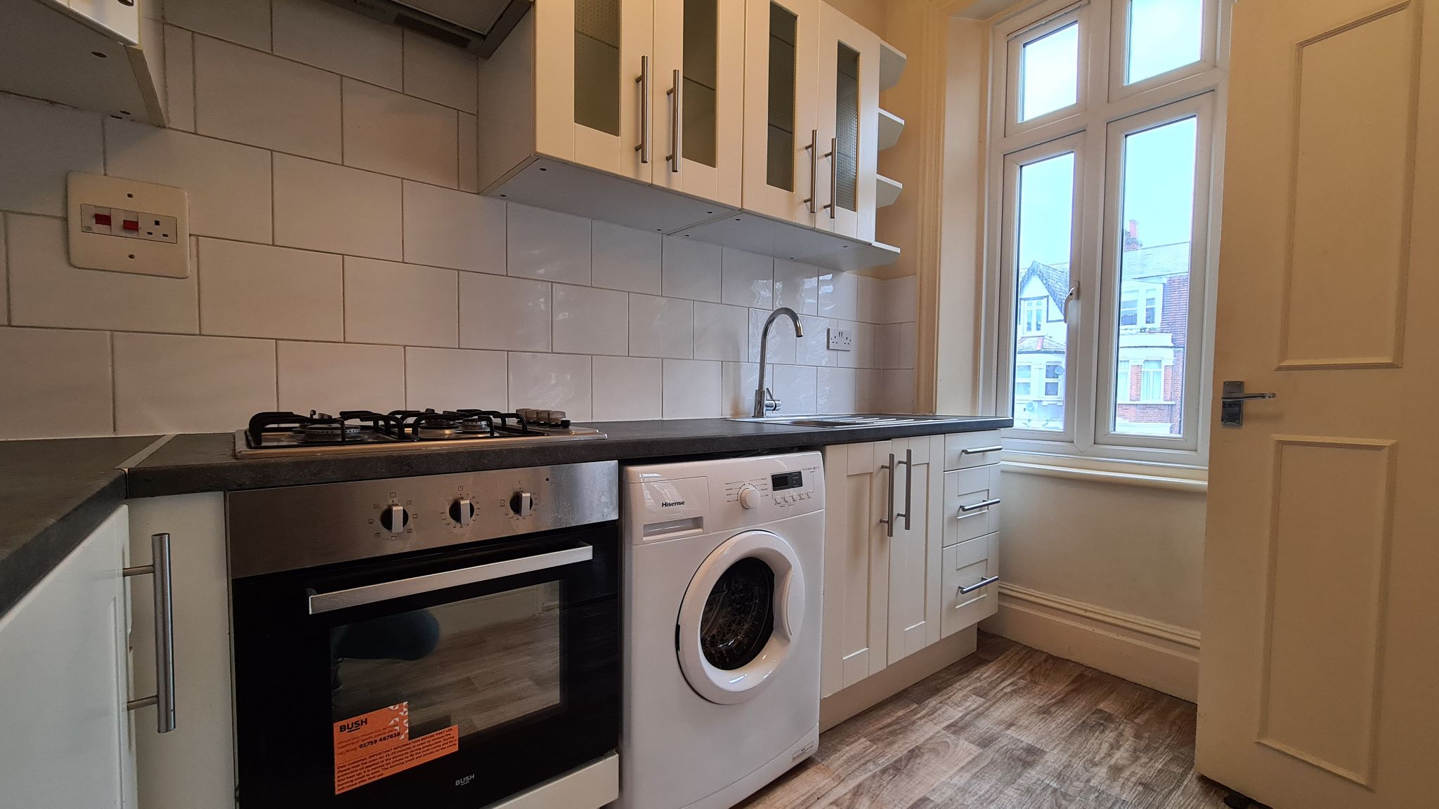 2 bedroom flat flat/apartment To Let in Cricklewood - Fitted Kitchen