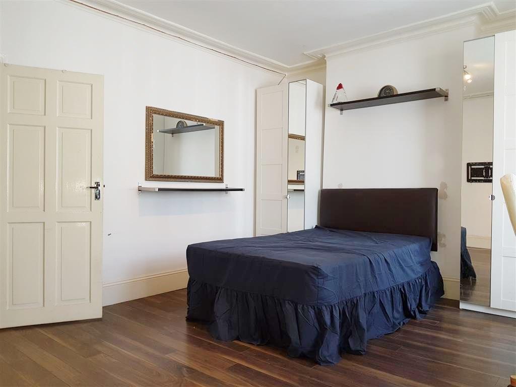 1 bedroom shared flat/apartment To Let in Willesden - Double Room with Wood Flooring