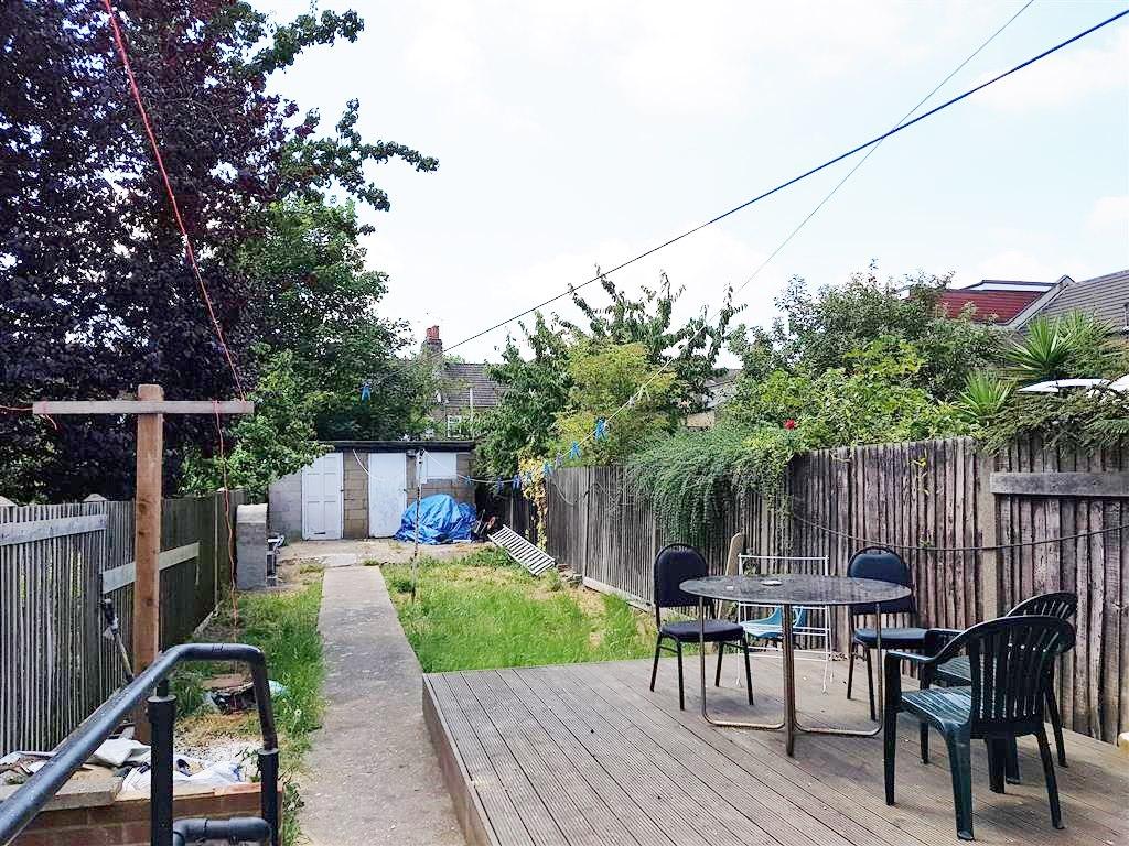 1 bedroom shared flat/apartment To Let in Willesden - Beautiful Bright Garden