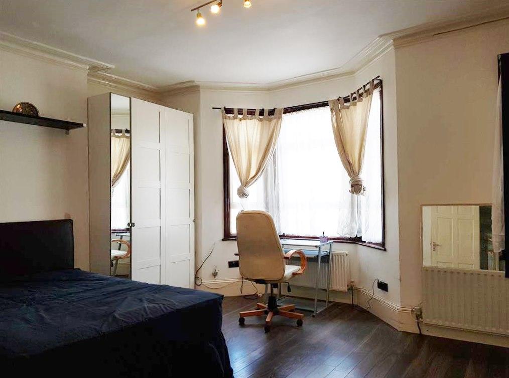 1 bedroom shared flat/apartment To Let in Willesden - Large Room - Double Glazing