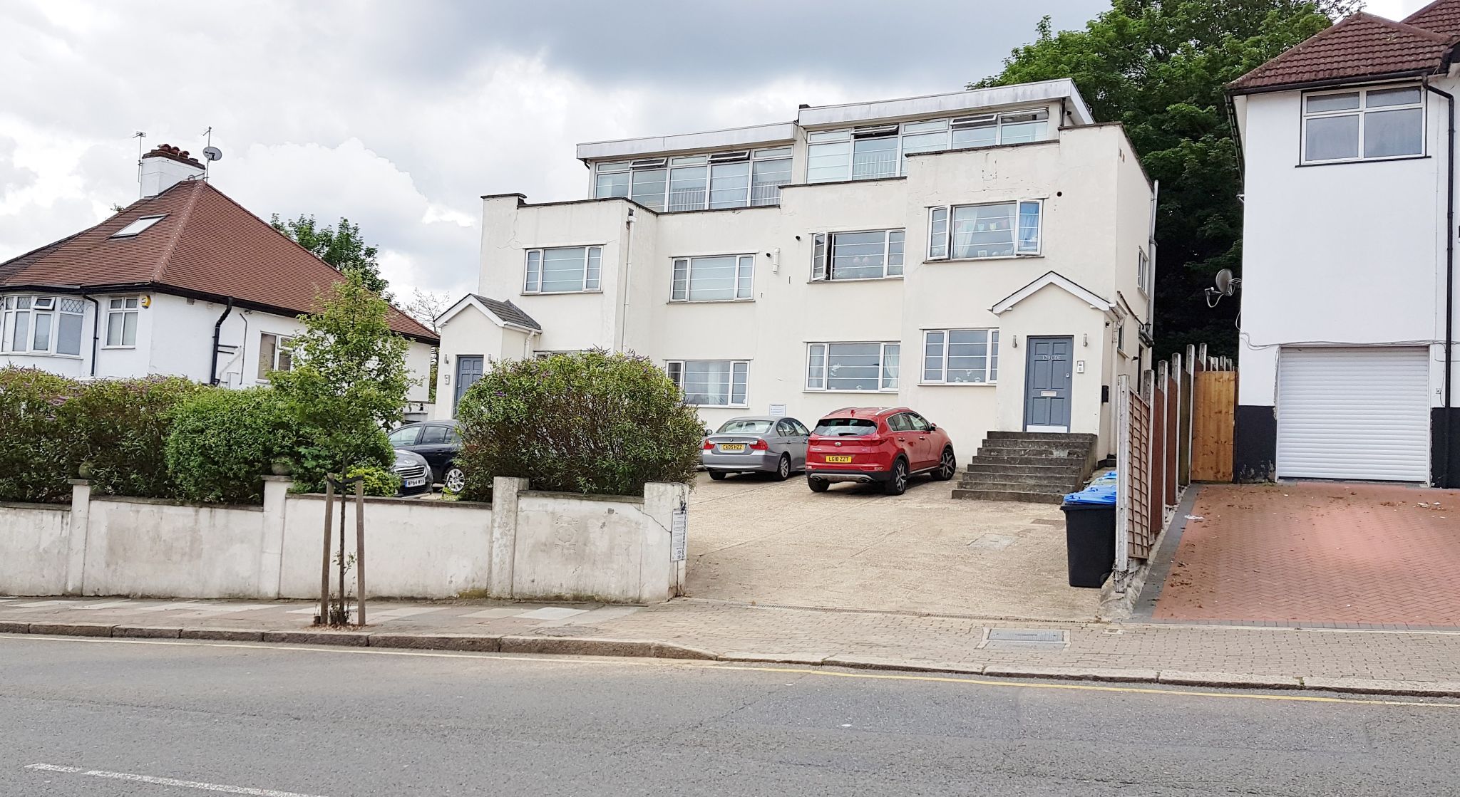 2 bedroom flat flat/apartment To Let in Wembley - Front of Property