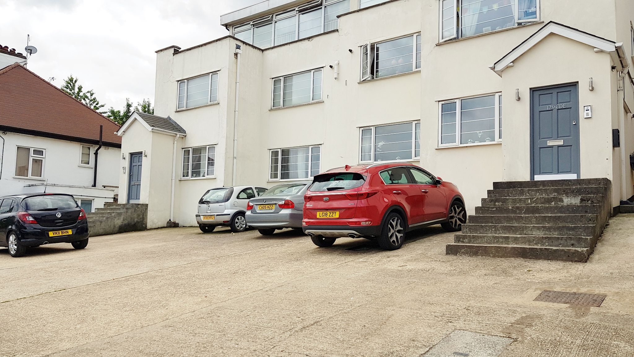 2 bedroom flat flat/apartment To Let in Wembley - Private Parking