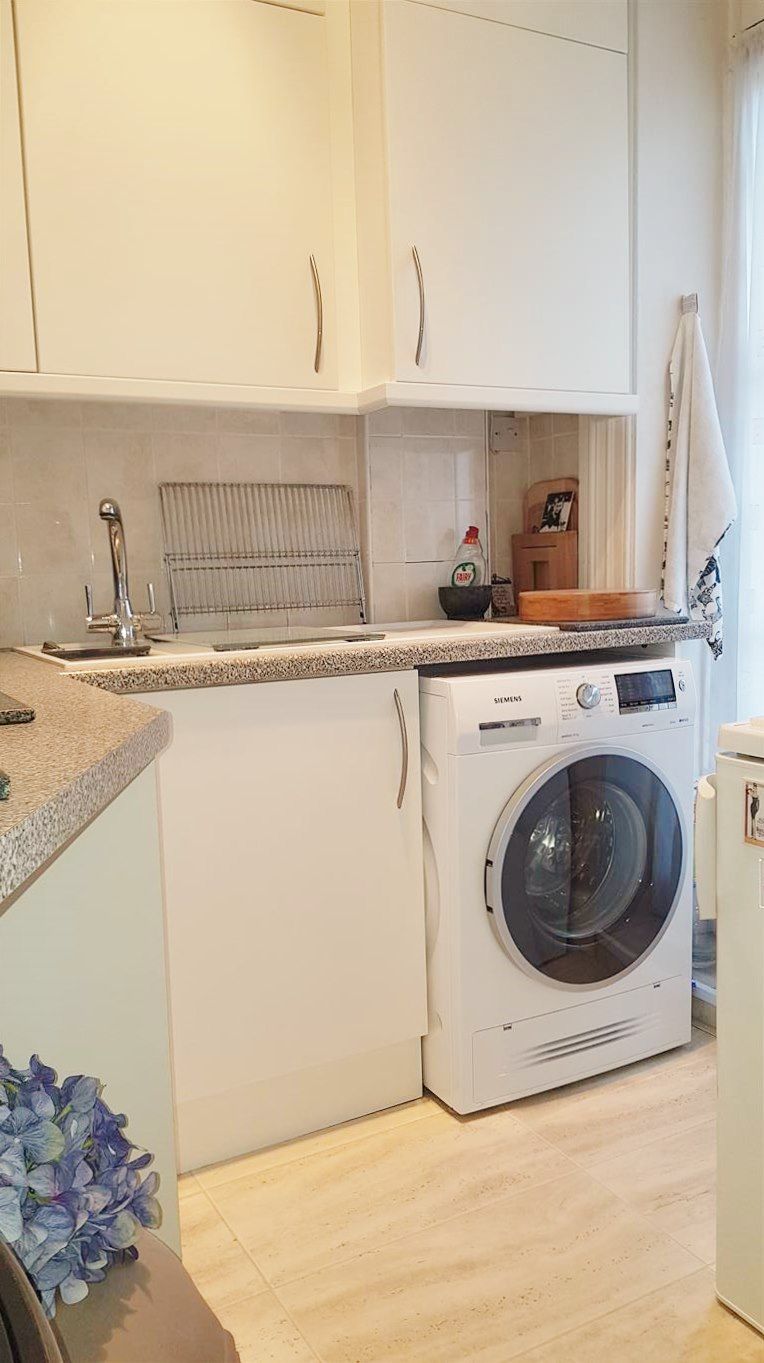 2 bedroom flat flat/apartment To Let in London - KITCHEN AREA WITH WASHING MACHINE