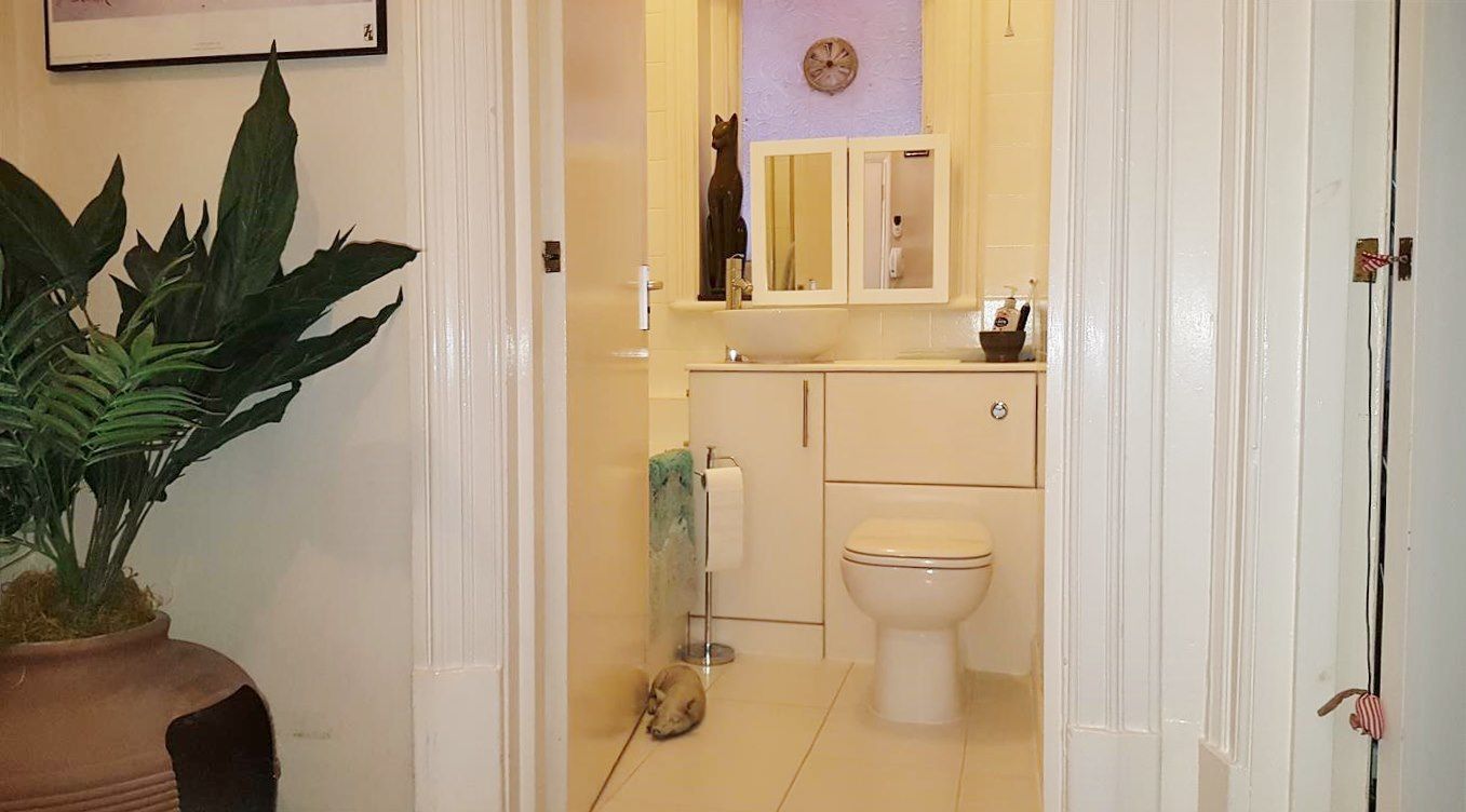 2 bedroom flat flat/apartment To Let in London - BATHROOM