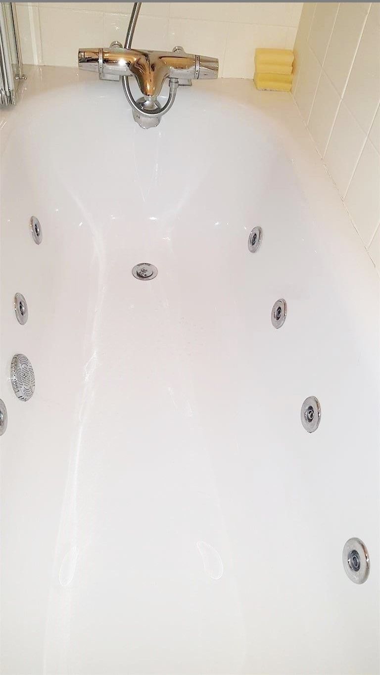 2 bedroom flat flat/apartment To Let in London - JACUZZI BATH