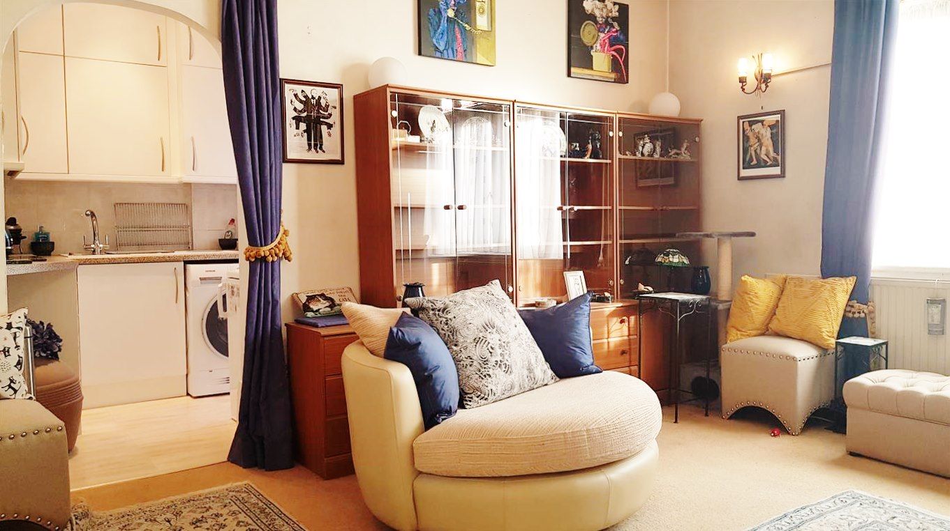 2 bedroom flat flat/apartment To Let in London - ADDITIONAL LIVING ROOM IMAGE
