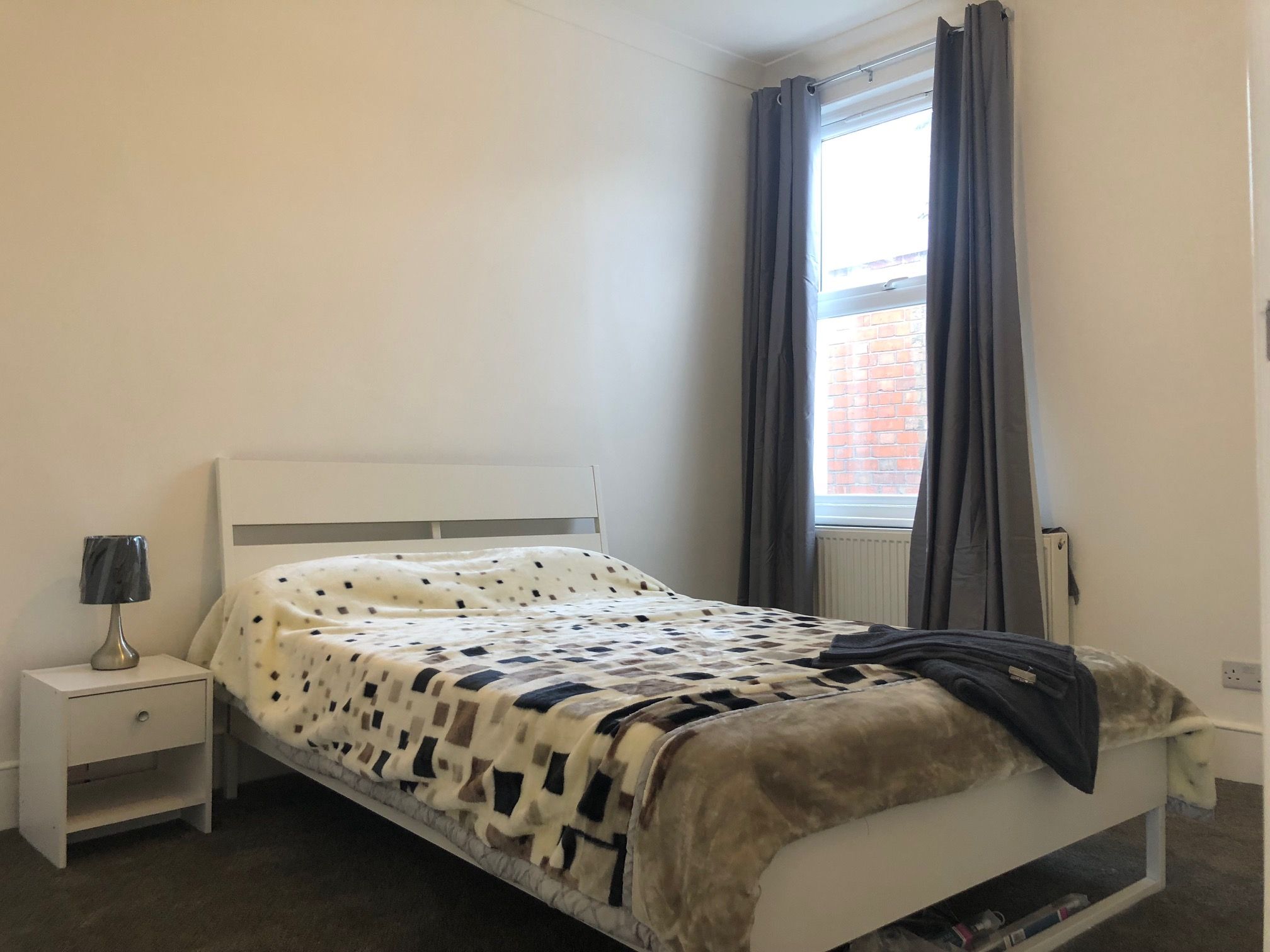 3 bedroom apartment flat/apartment To Let in London - First Large double room