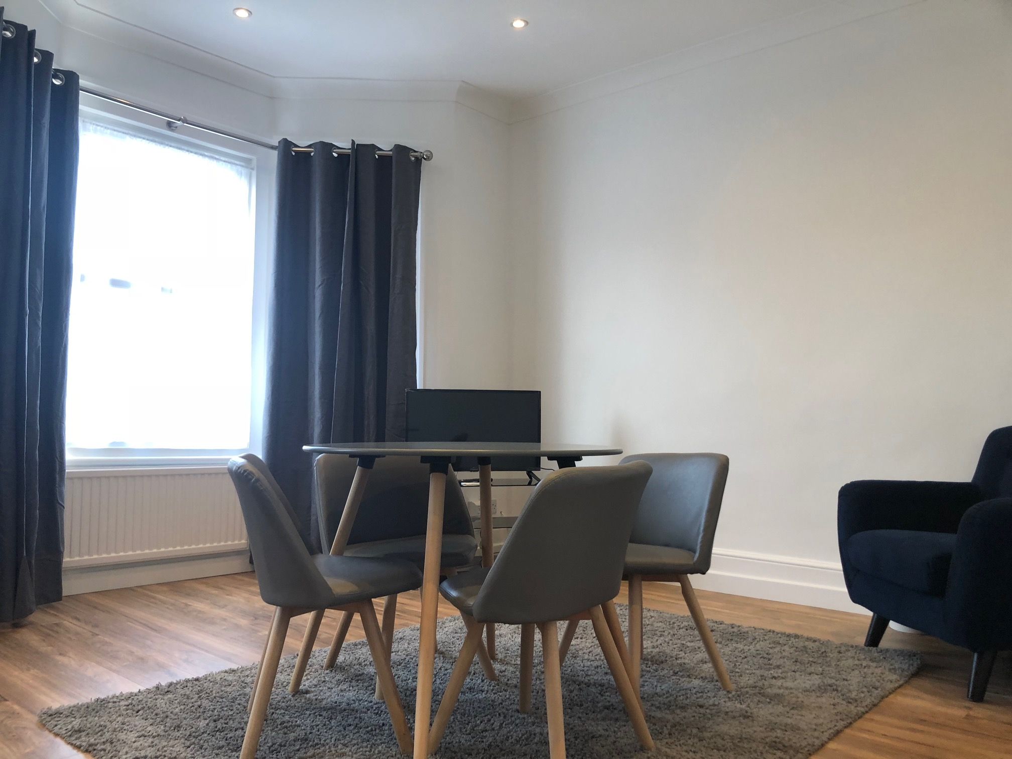 3 bedroom flat flat/apartment To Let in London - LIVING ROOM