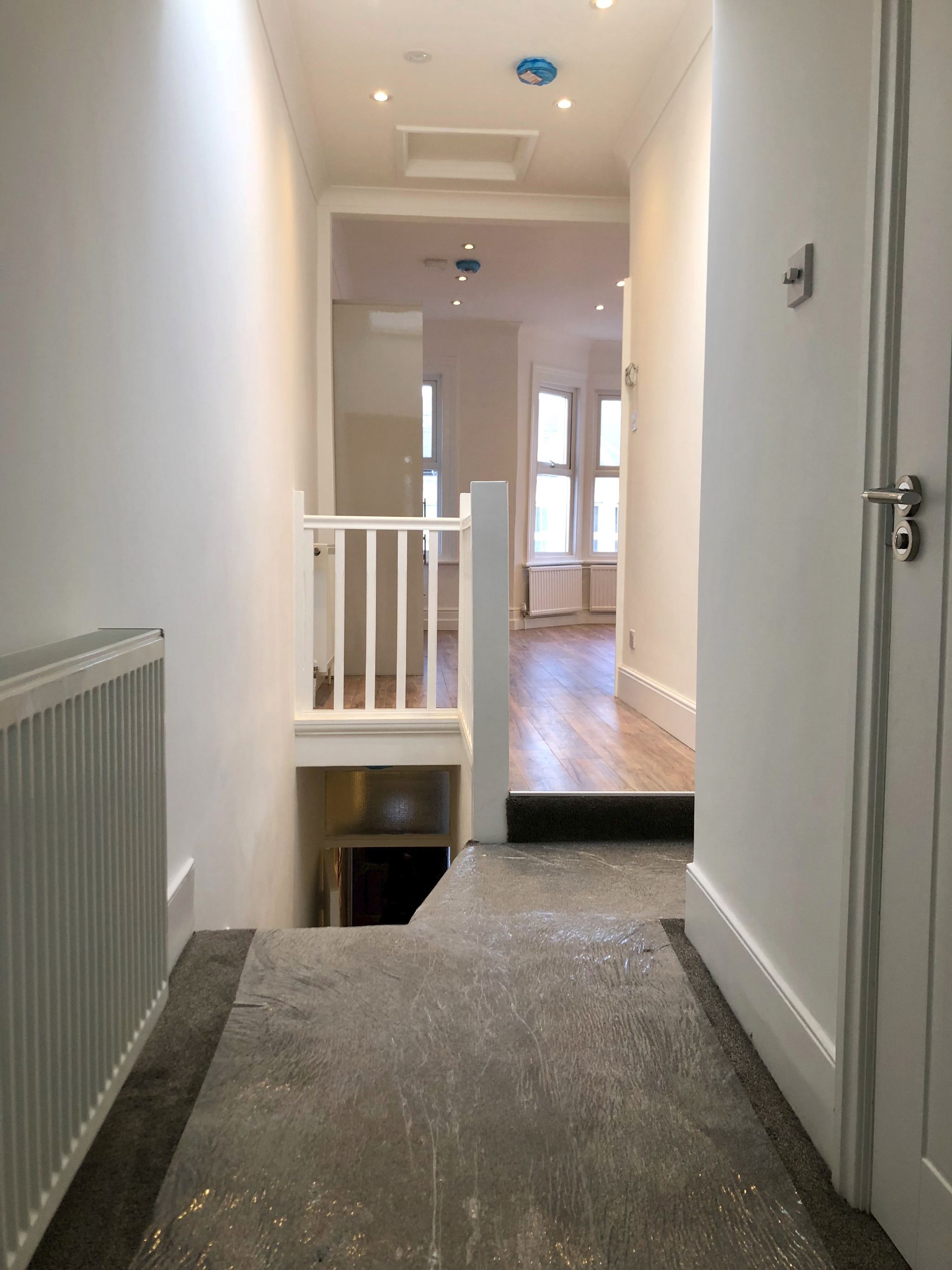3 bedroom apartment flat/apartment To Let in London - ENTRANCE HALLWAY