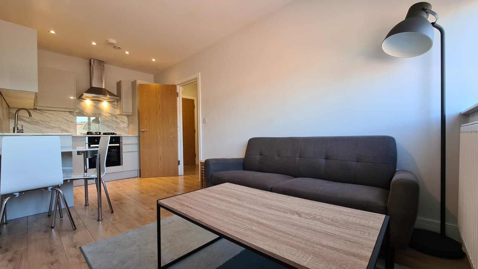 1 bedroom flat flat/apartment To Let in Kingsbury - Living Room
