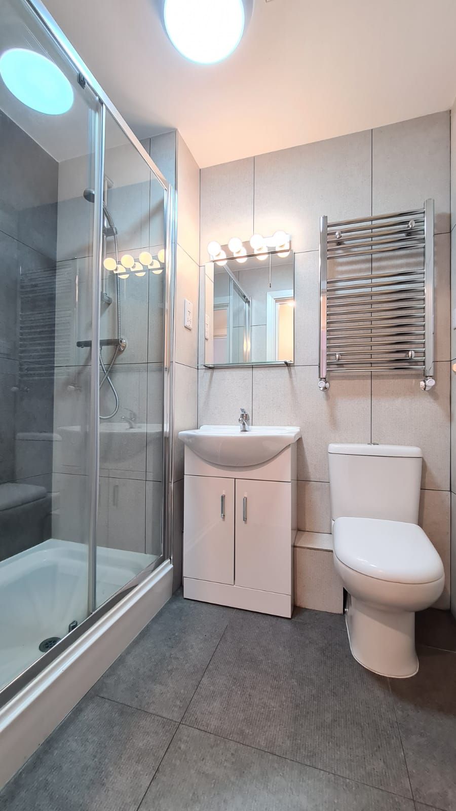 1 bedroom flat flat/apartment To Let in Kingsbury - 3-piece bathroom