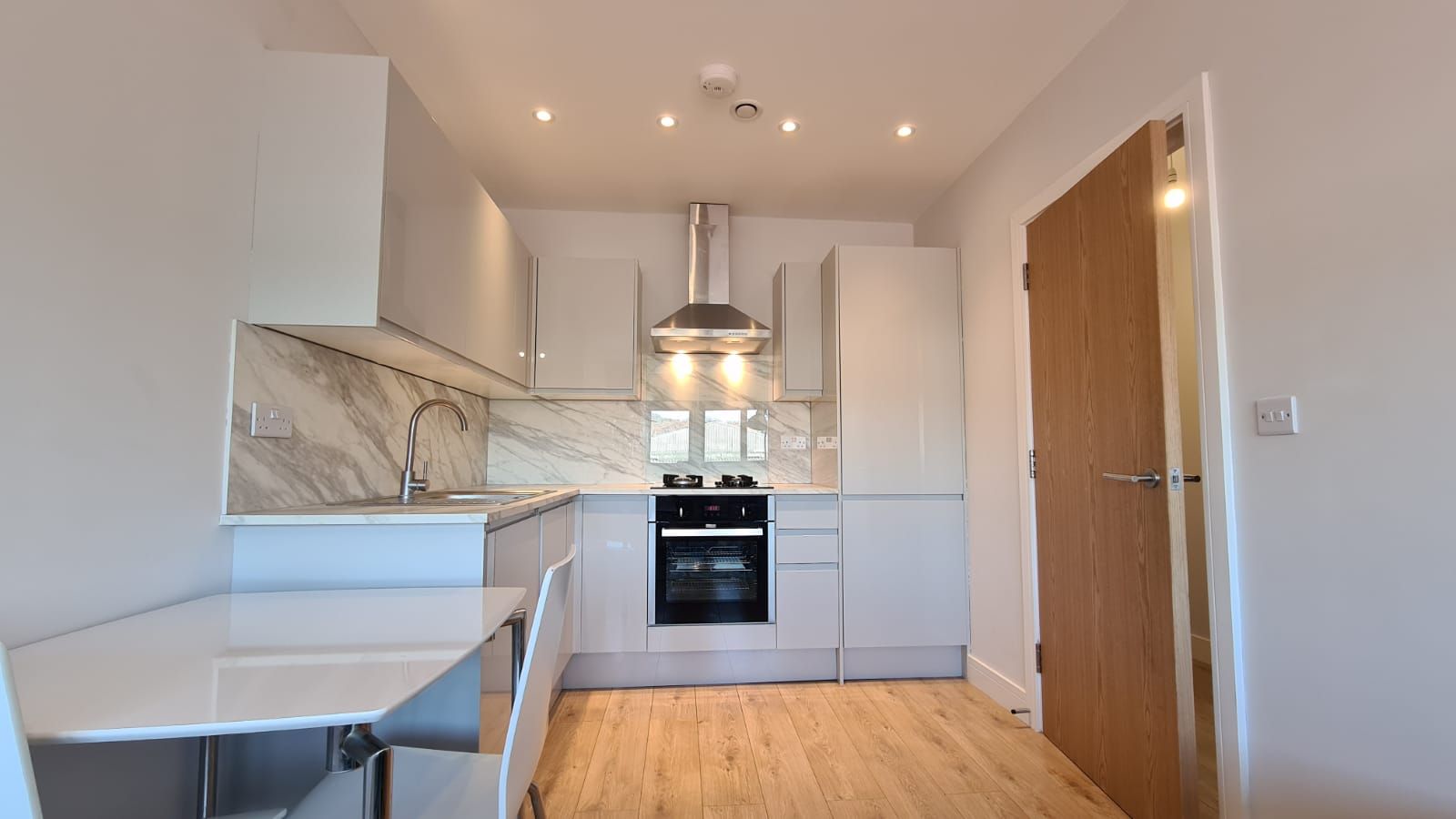 1 bedroom flat flat/apartment To Let in Kingsbury - Fully Fitted Kitchen