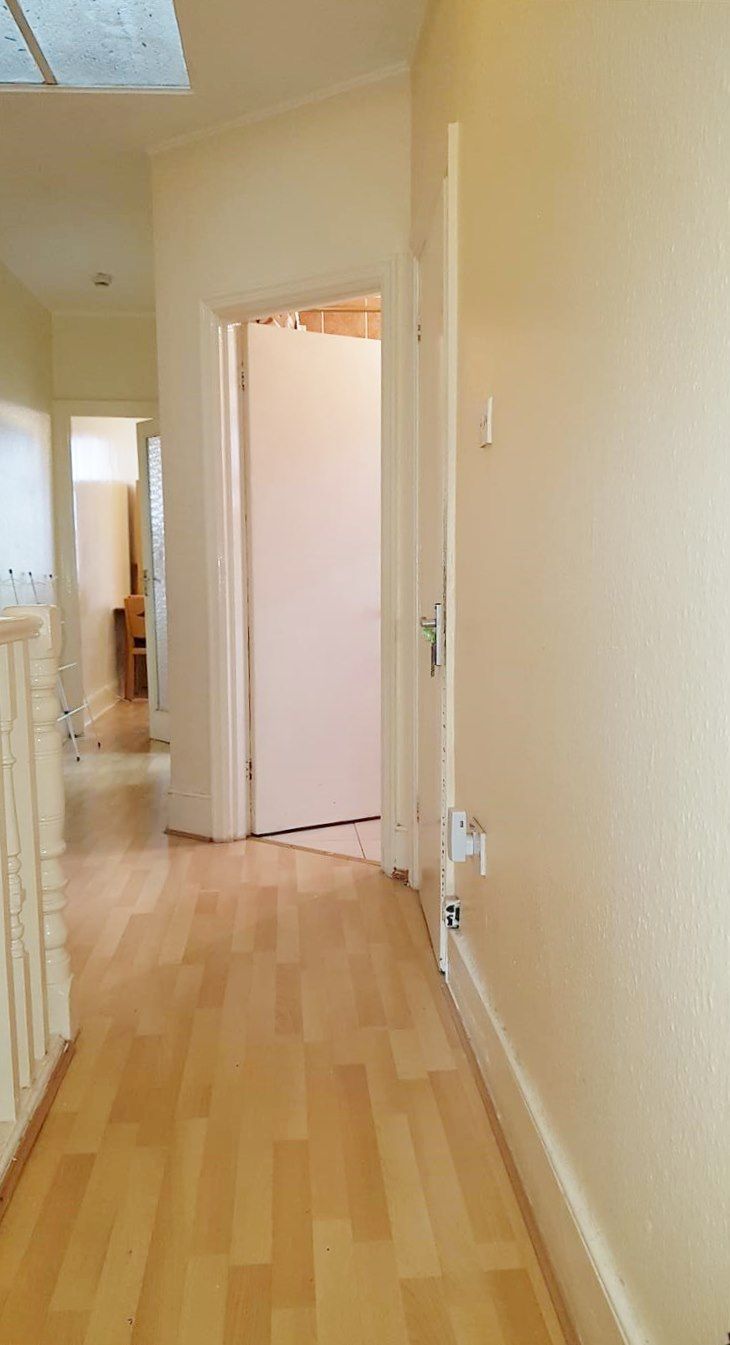 1 bedroom shared flat/apartment To Let in London - Entrance hallway