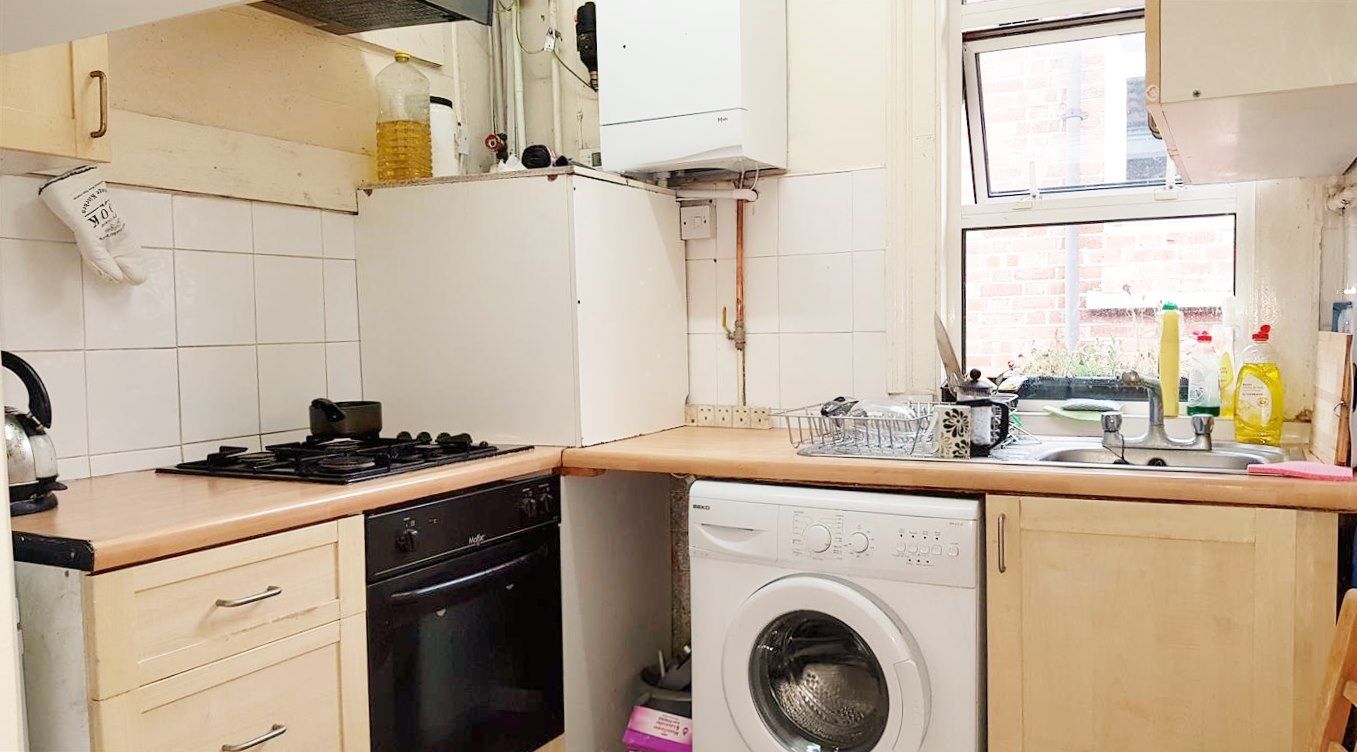 1 bedroom shared flat/apartment To Let in London - Communal Kitchen
