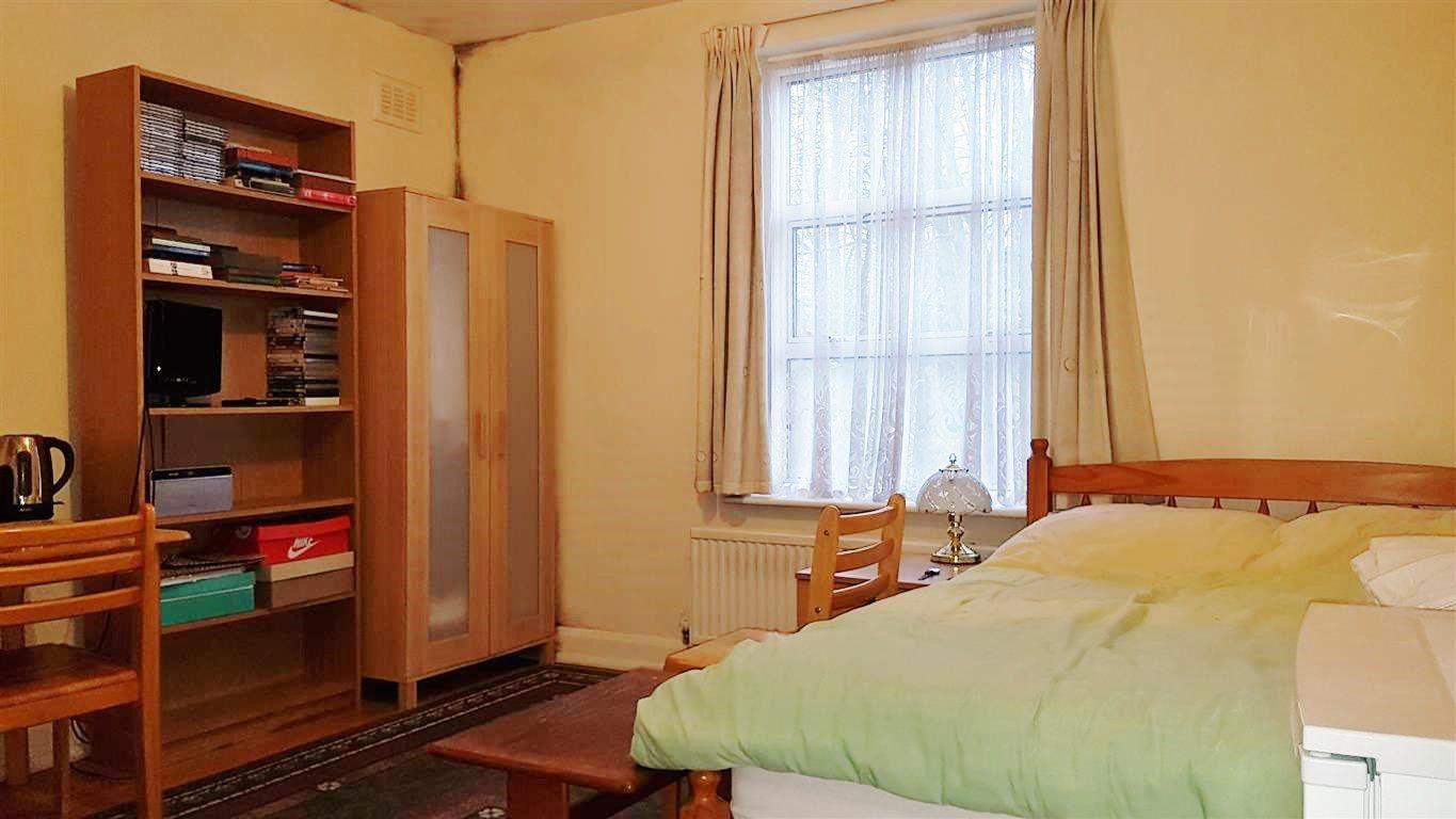 1 bedroom studio flat/apartment Under Offer in London - LARGE DOUBLE ROOM