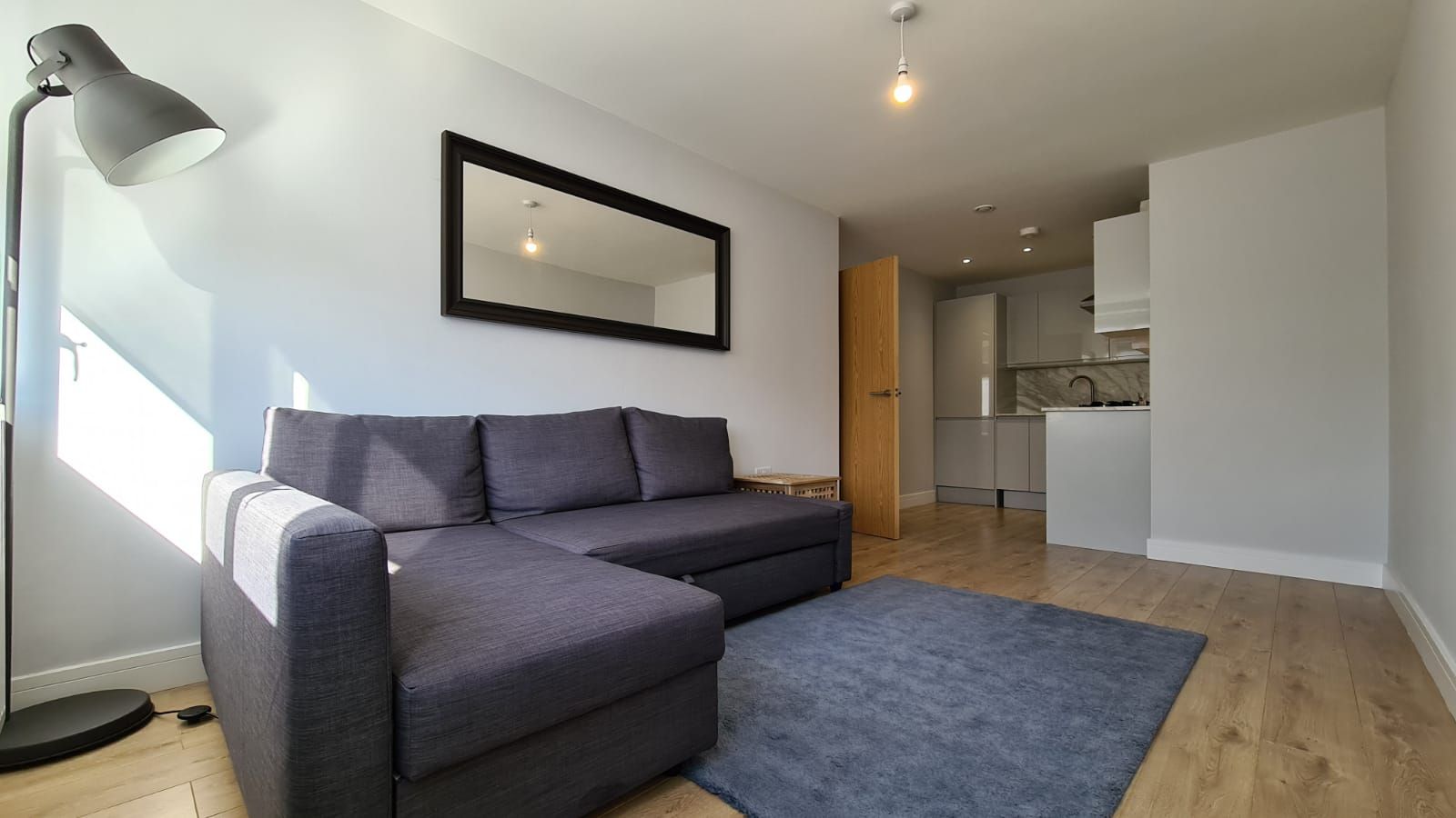 1 bedroom flat flat/apartment To Let in Kingsbury - Living Room