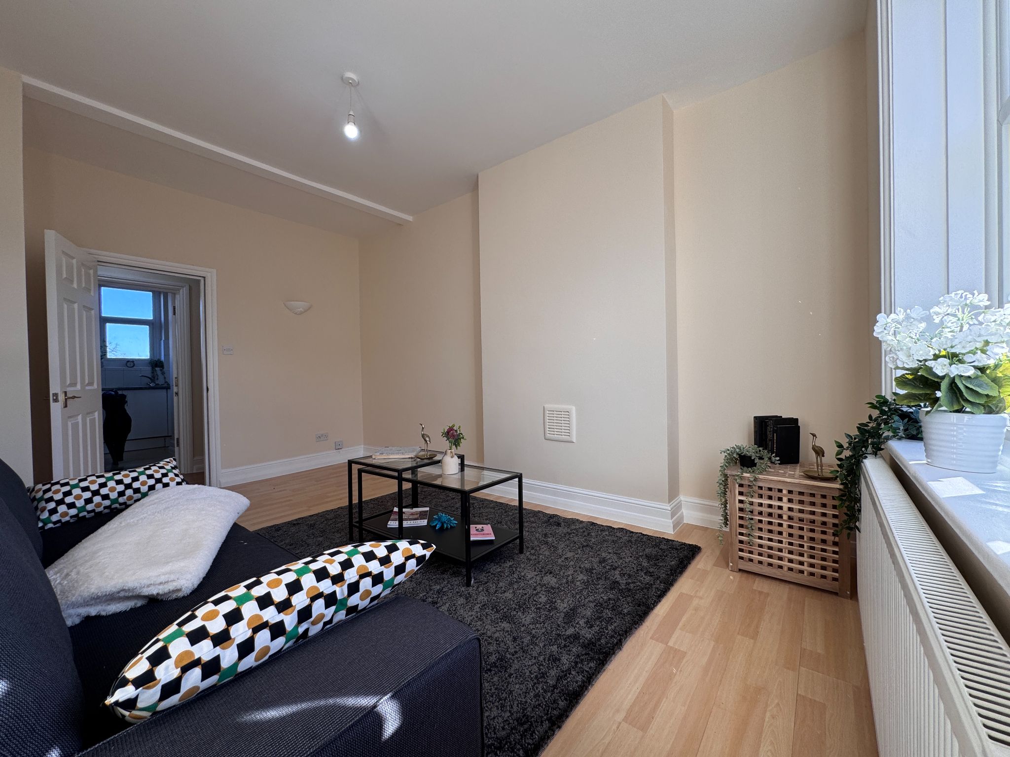 1 bedroom apartment flat/apartment To Let in London - Photograph 3