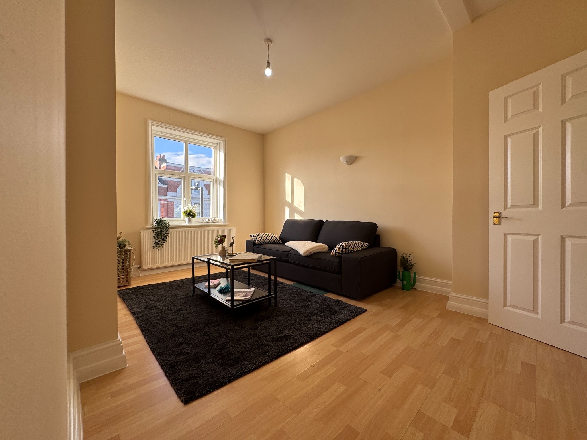 1 bedroom apartment flat/apartment To Let in London - Photograph 2