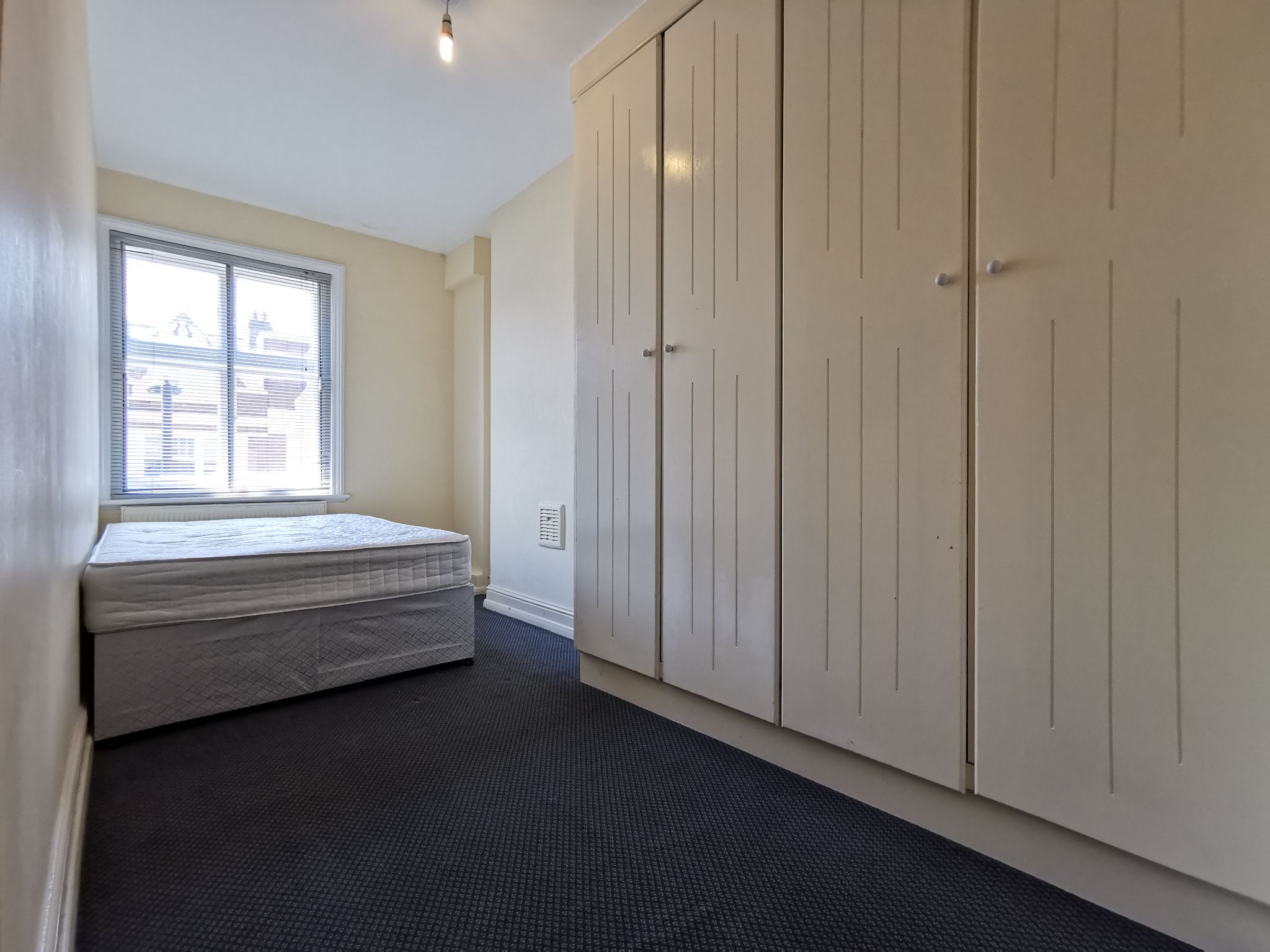 1 bedroom apartment flat/apartment To Let in London - Property photograph