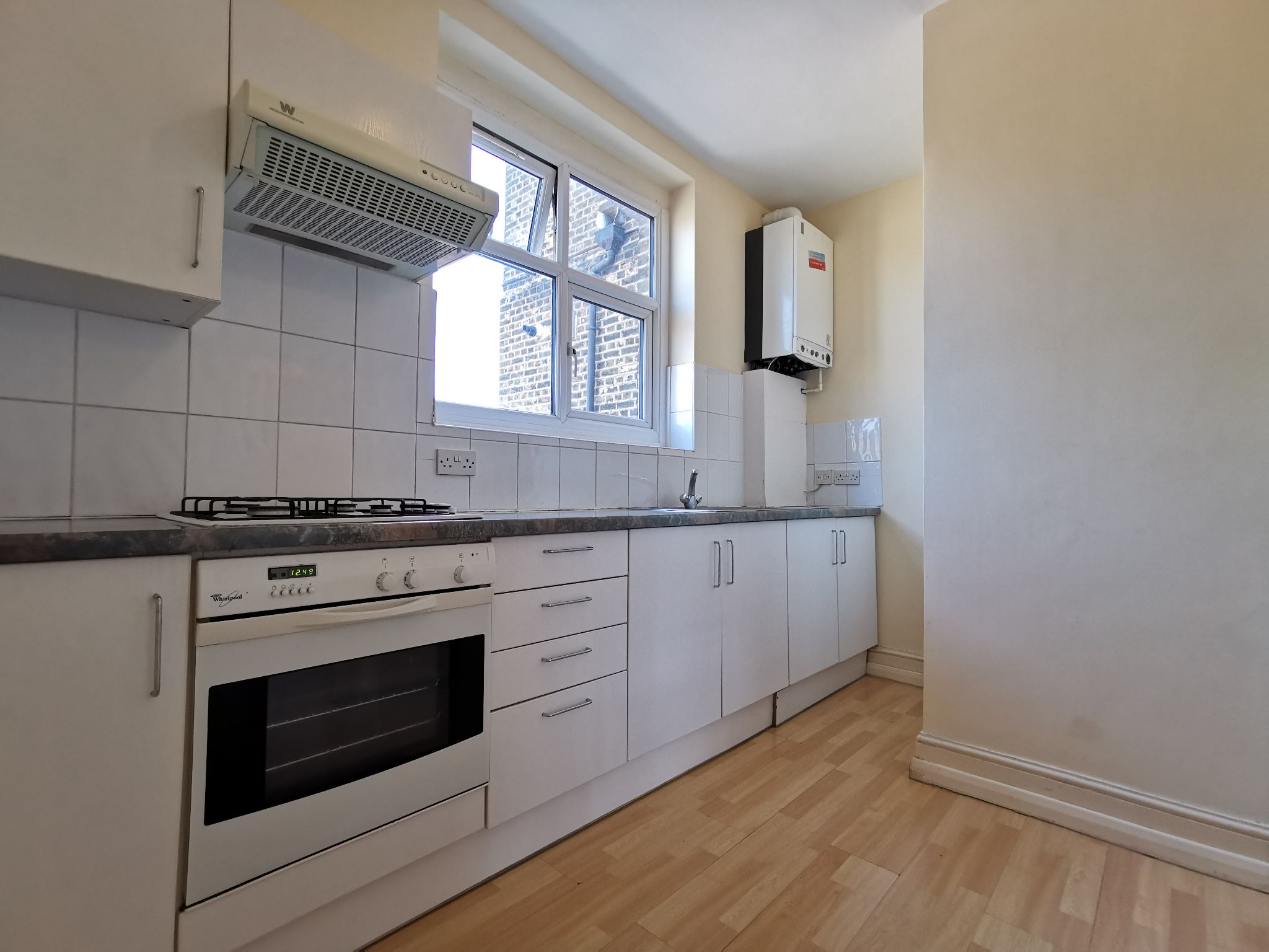 1 bedroom apartment flat/apartment To Let in London - Property photograph