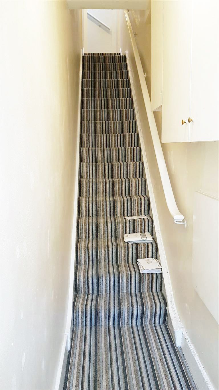 1 bedroom apartment flat/apartment To Let in London - COMMUNAL HALLWAY