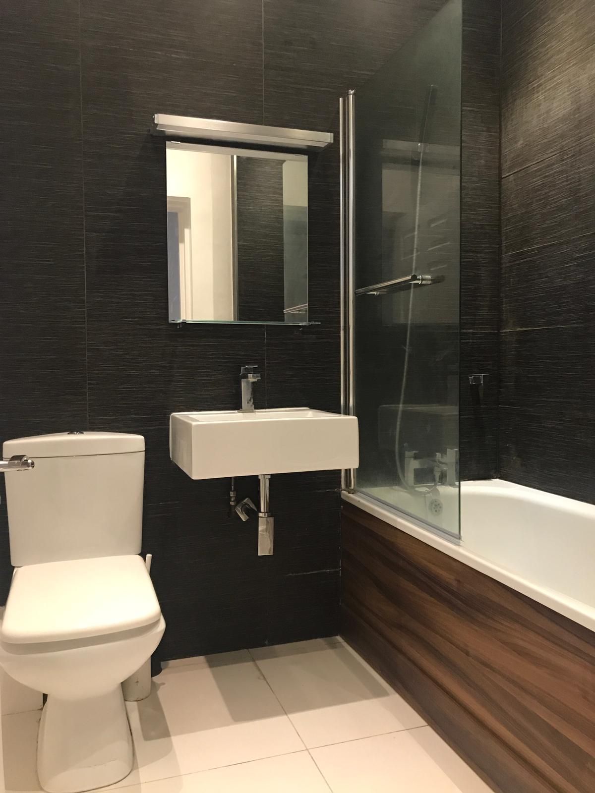 2 bedroom flat flat/apartment To Let in London - Bathroom/Shower