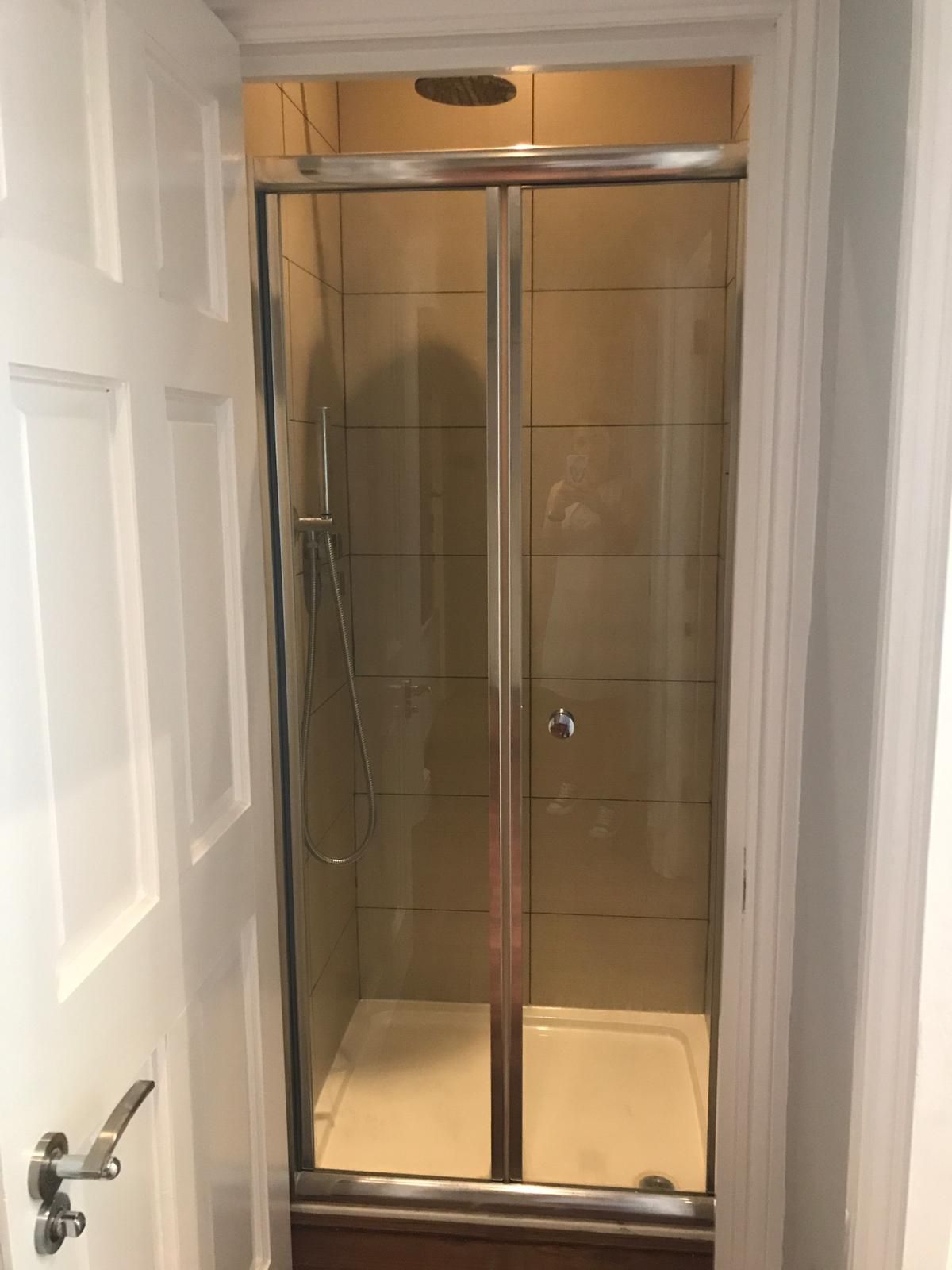 2 bedroom flat flat/apartment To Let in London - Separate shower