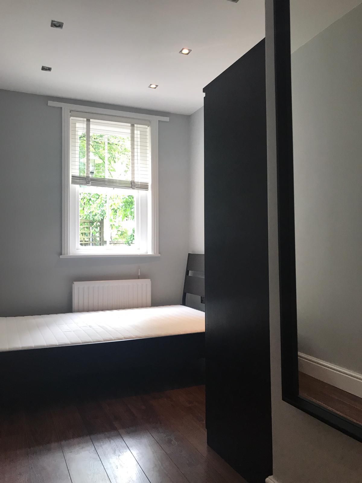 2 bedroom flat flat/apartment To Let in London - Bedroom 2/Double glazed windows