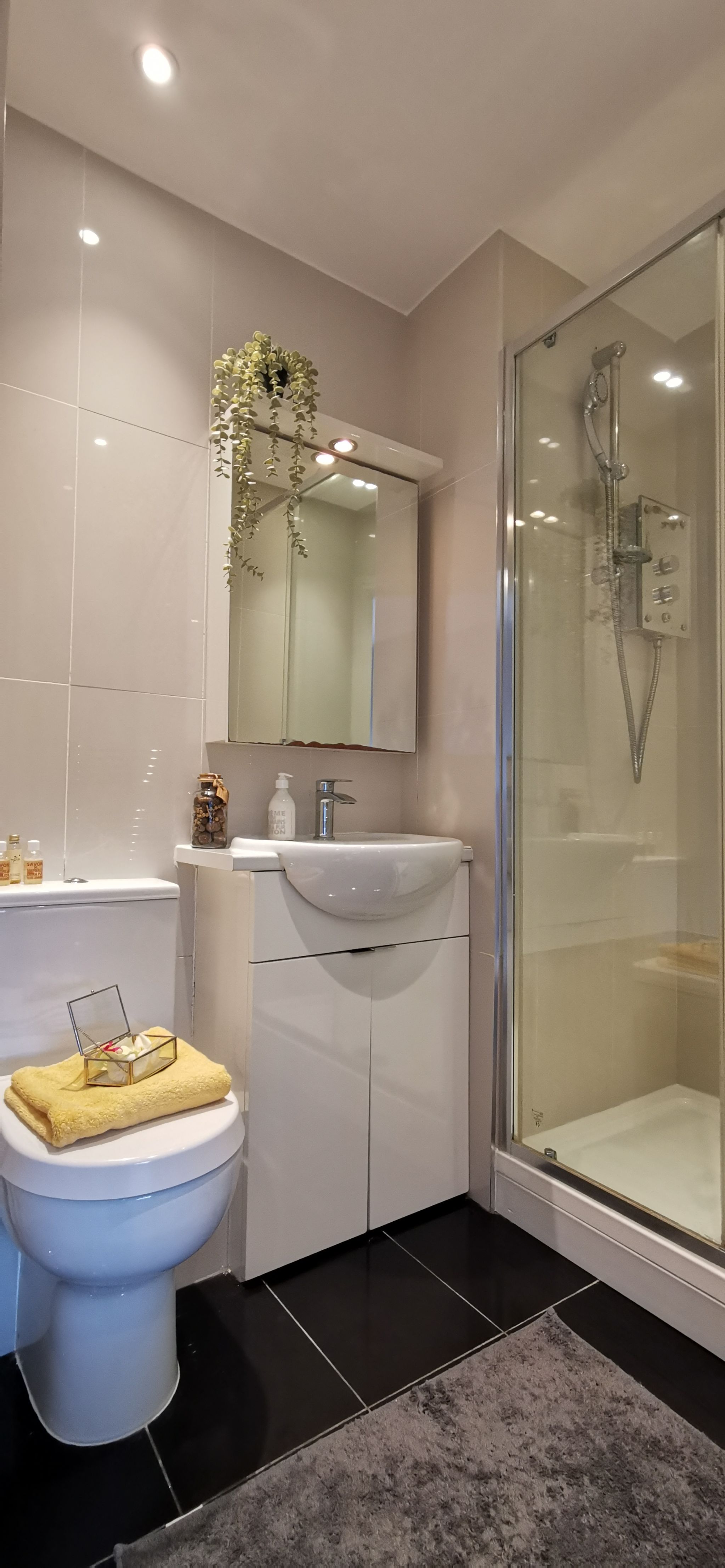 2 bedroom apartment flat/apartment To Let in Harrow - Photograph 5