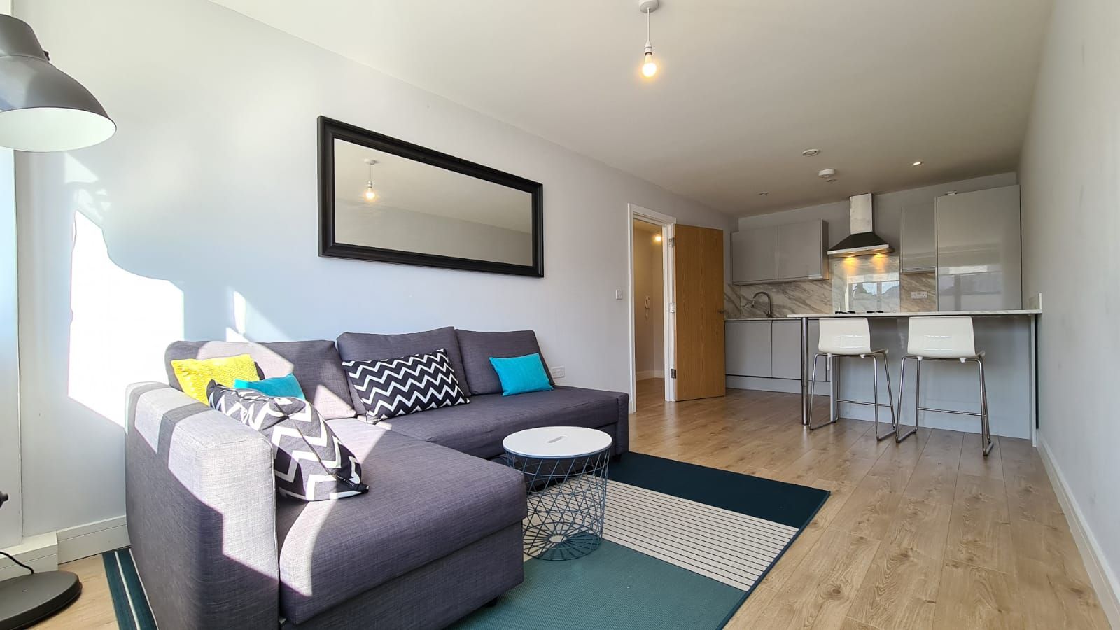 1 bedroom flat flat/apartment To Let in Kingsbury - Living Room