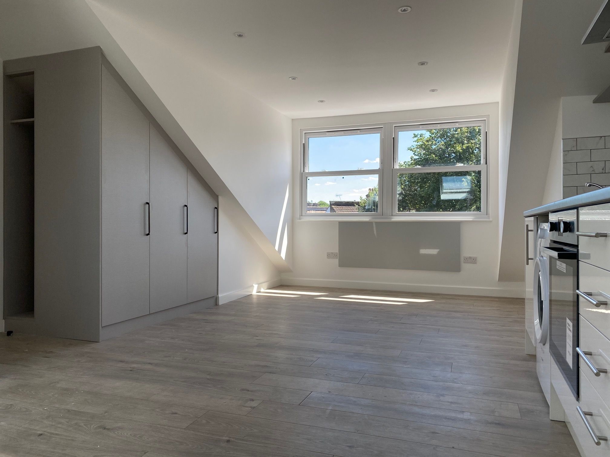 1 bedroom studio flat/apartment To Let in Willesden Green - Photograph 4