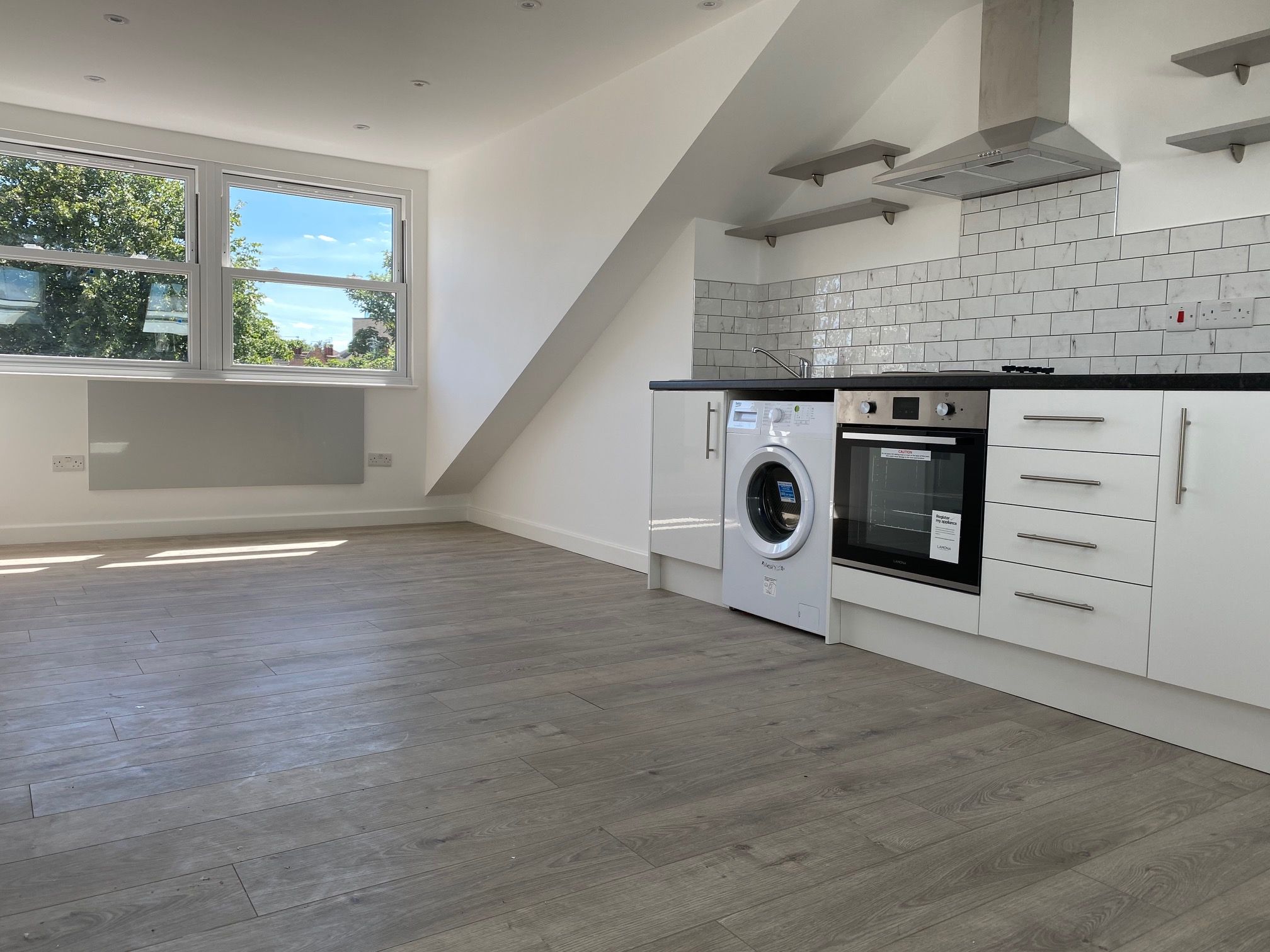 1 bedroom studio flat/apartment To Let in Willesden Green - Photograph 1