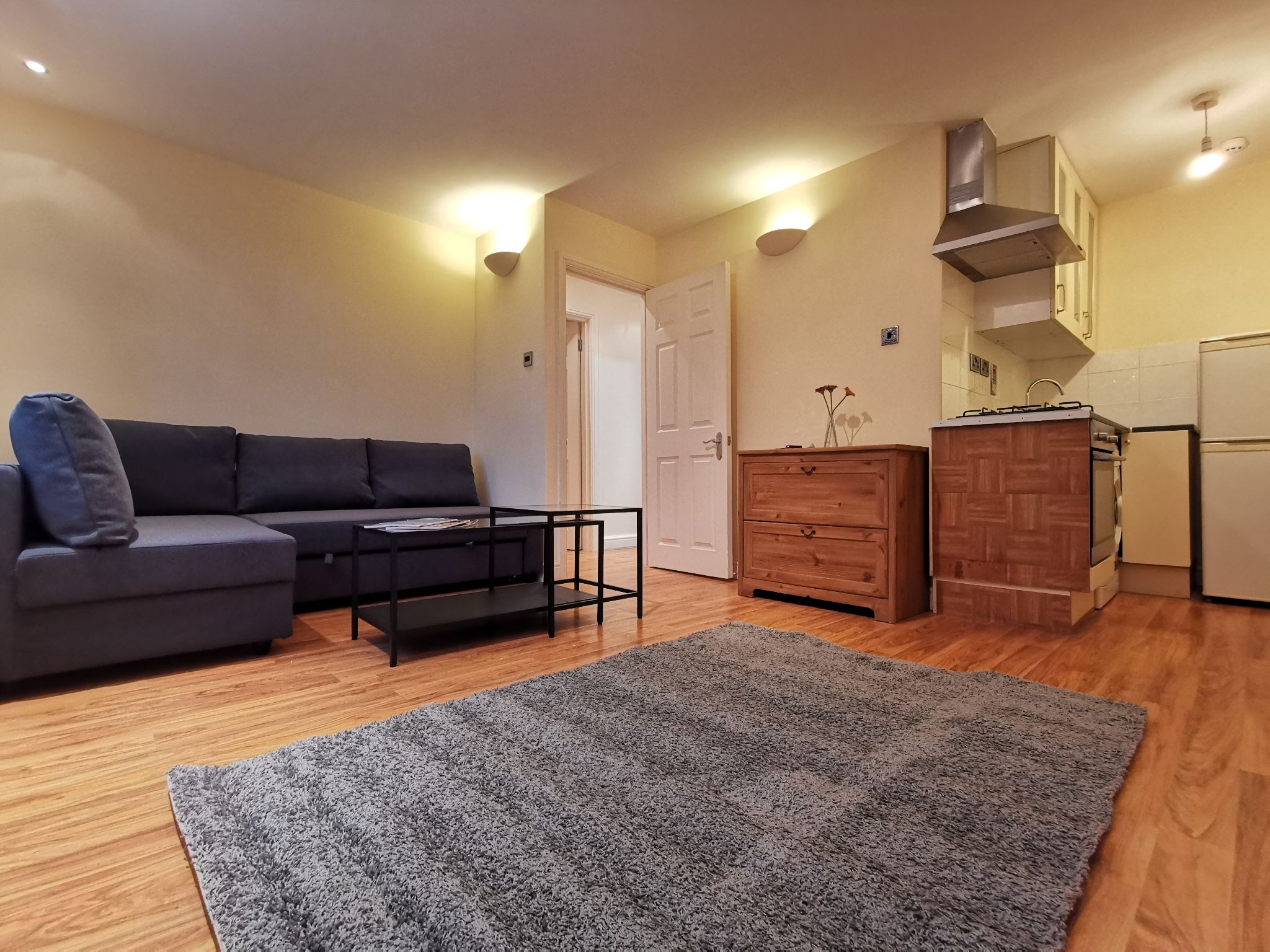 2 bedroom apartment flat/apartment To Let in Wembley - Open plan living