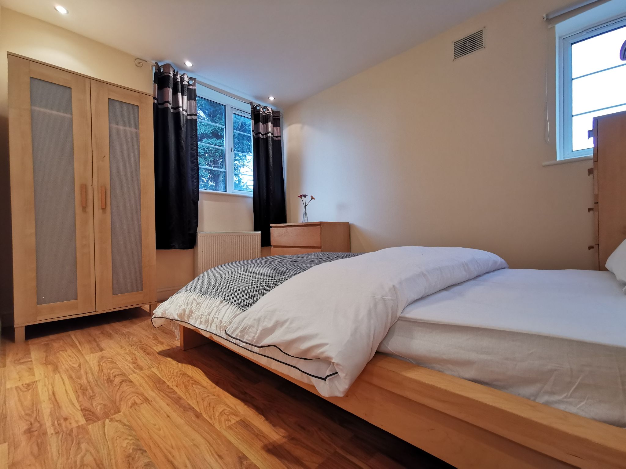 2 bedroom apartment flat/apartment To Let in Wembley - First bedroom Double