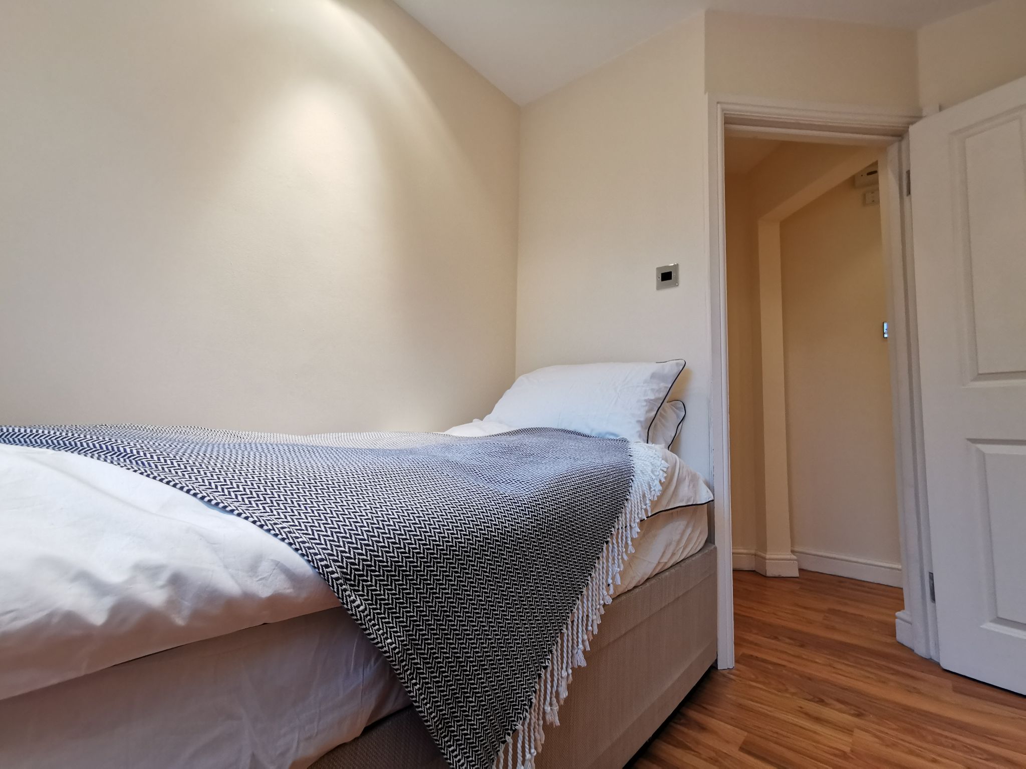 2 bedroom apartment flat/apartment To Let in Wembley - Single bedroom