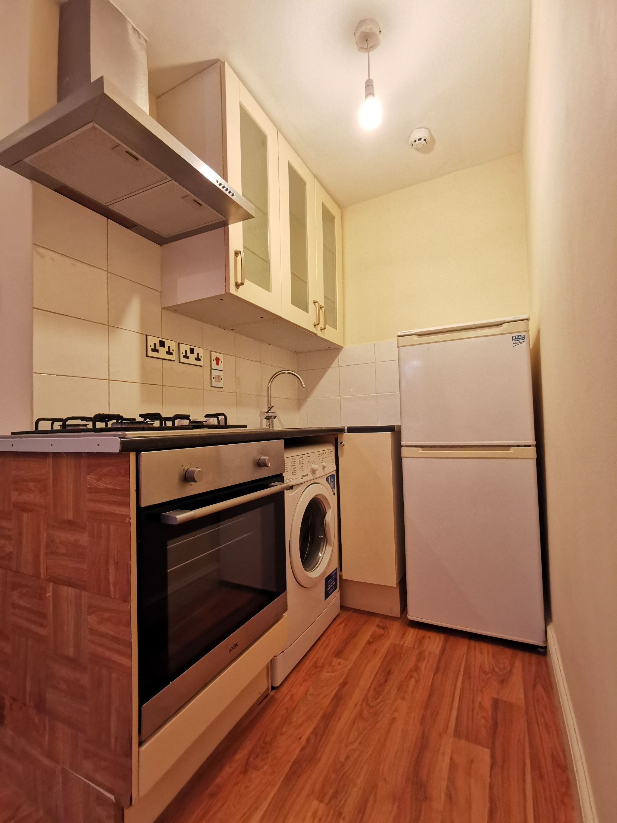 2 bedroom apartment flat/apartment To Let in Wembley - Fully fitted kitchen