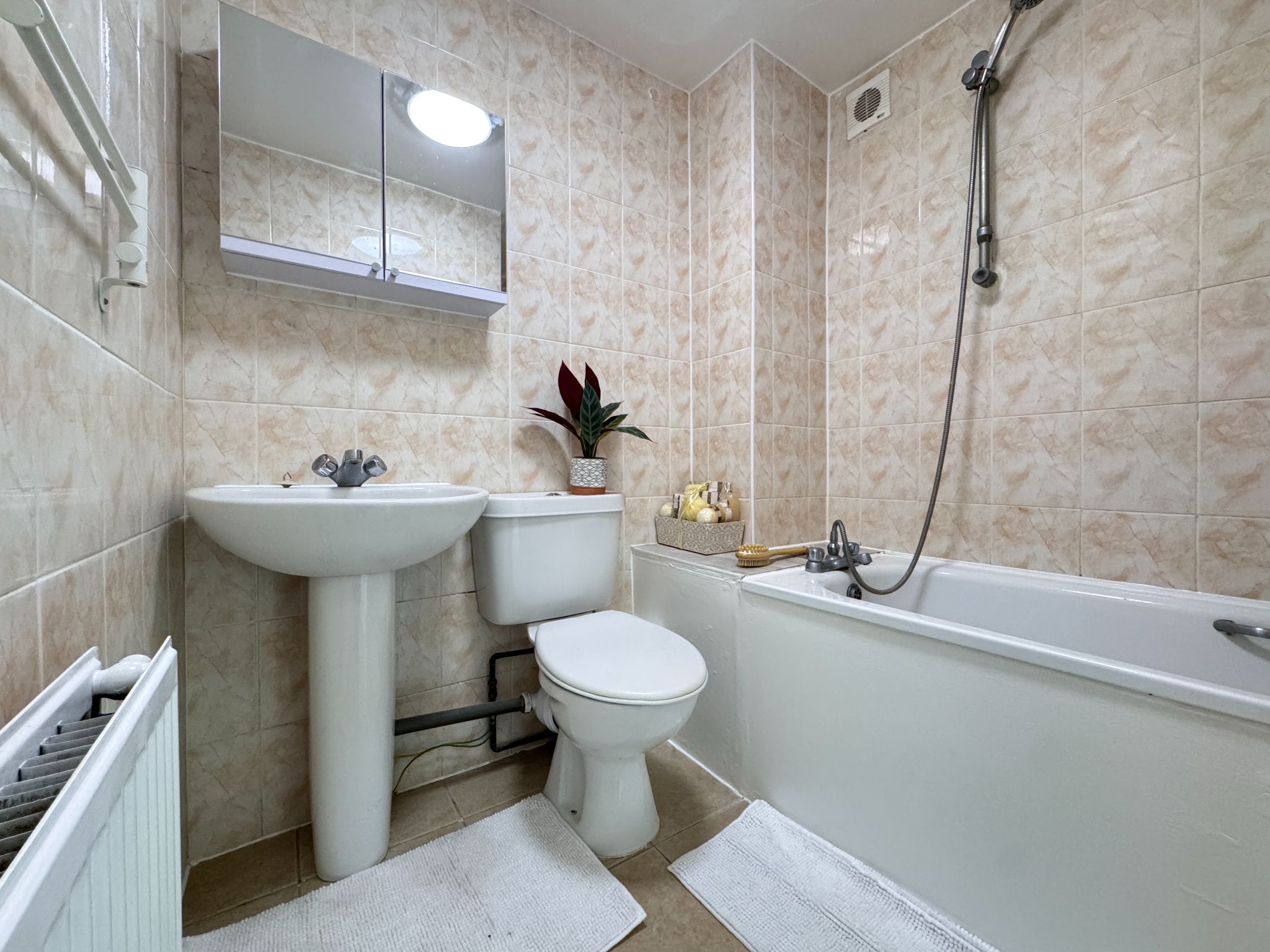 1 bedroom apartment flat/apartment To Let in Willesden Green - Photograph 5