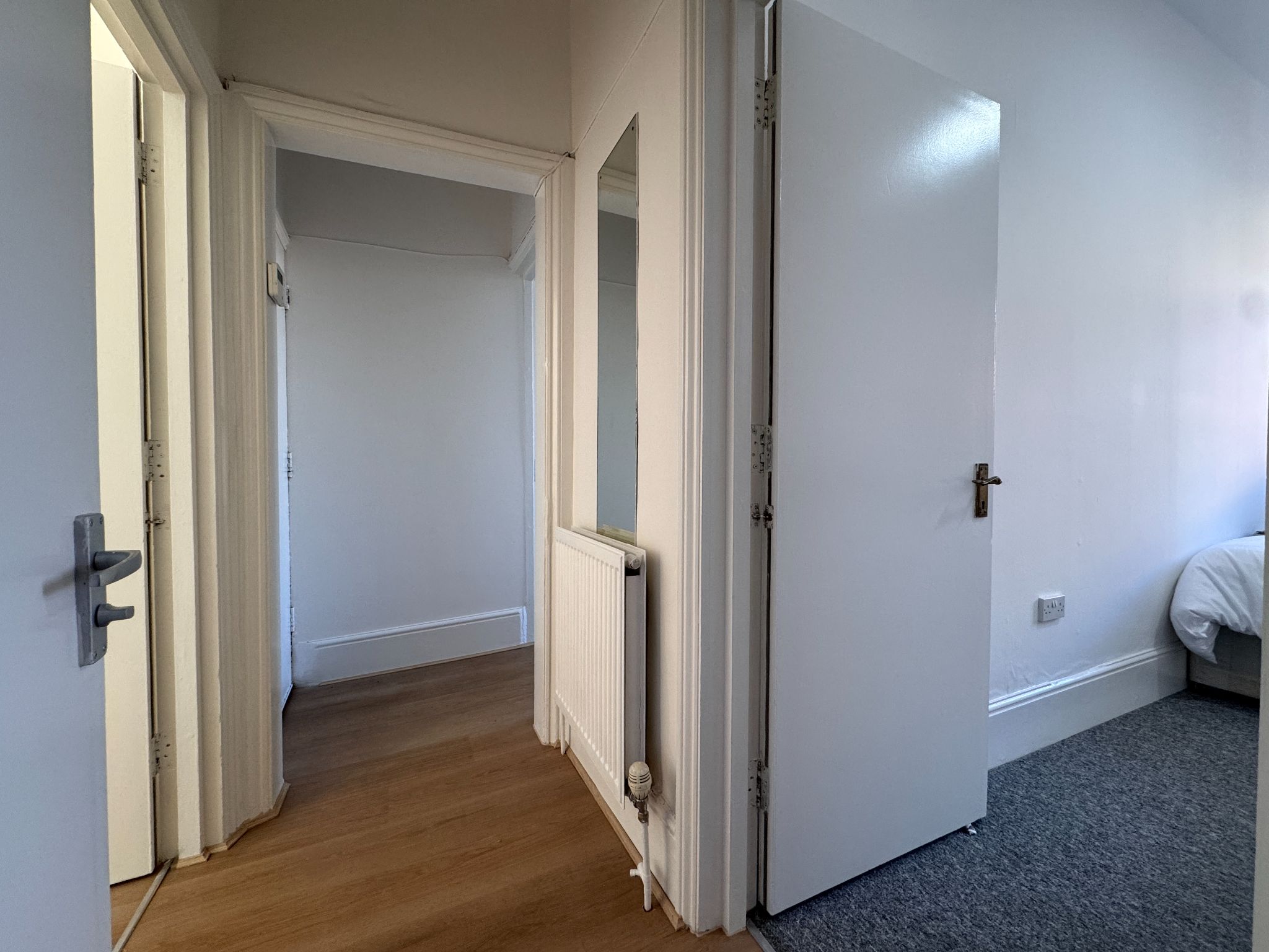 1 bedroom apartment flat/apartment To Let in Willesden Green - Photograph 4