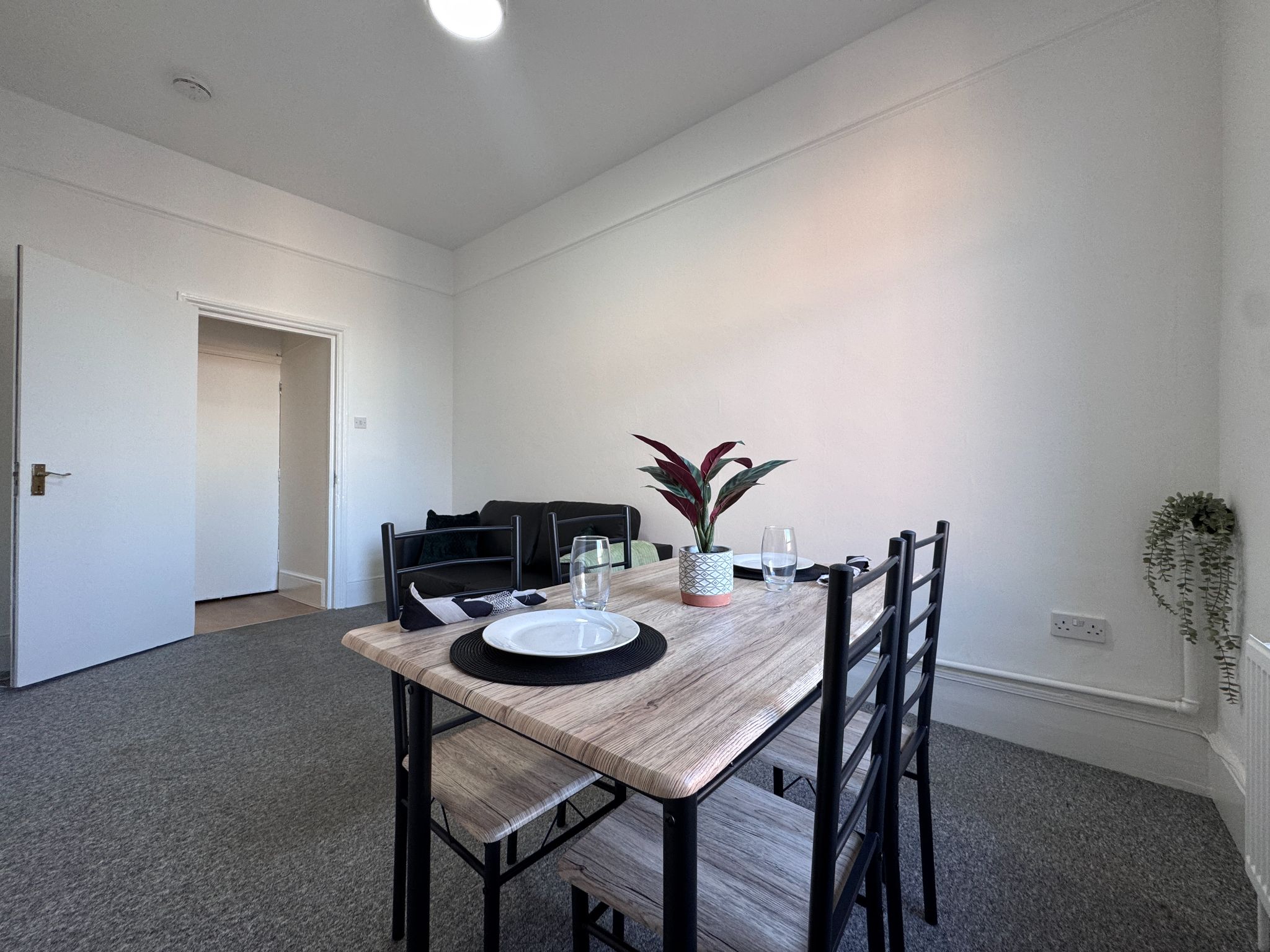 1 bedroom apartment flat/apartment To Let in Willesden Green - Photograph 2