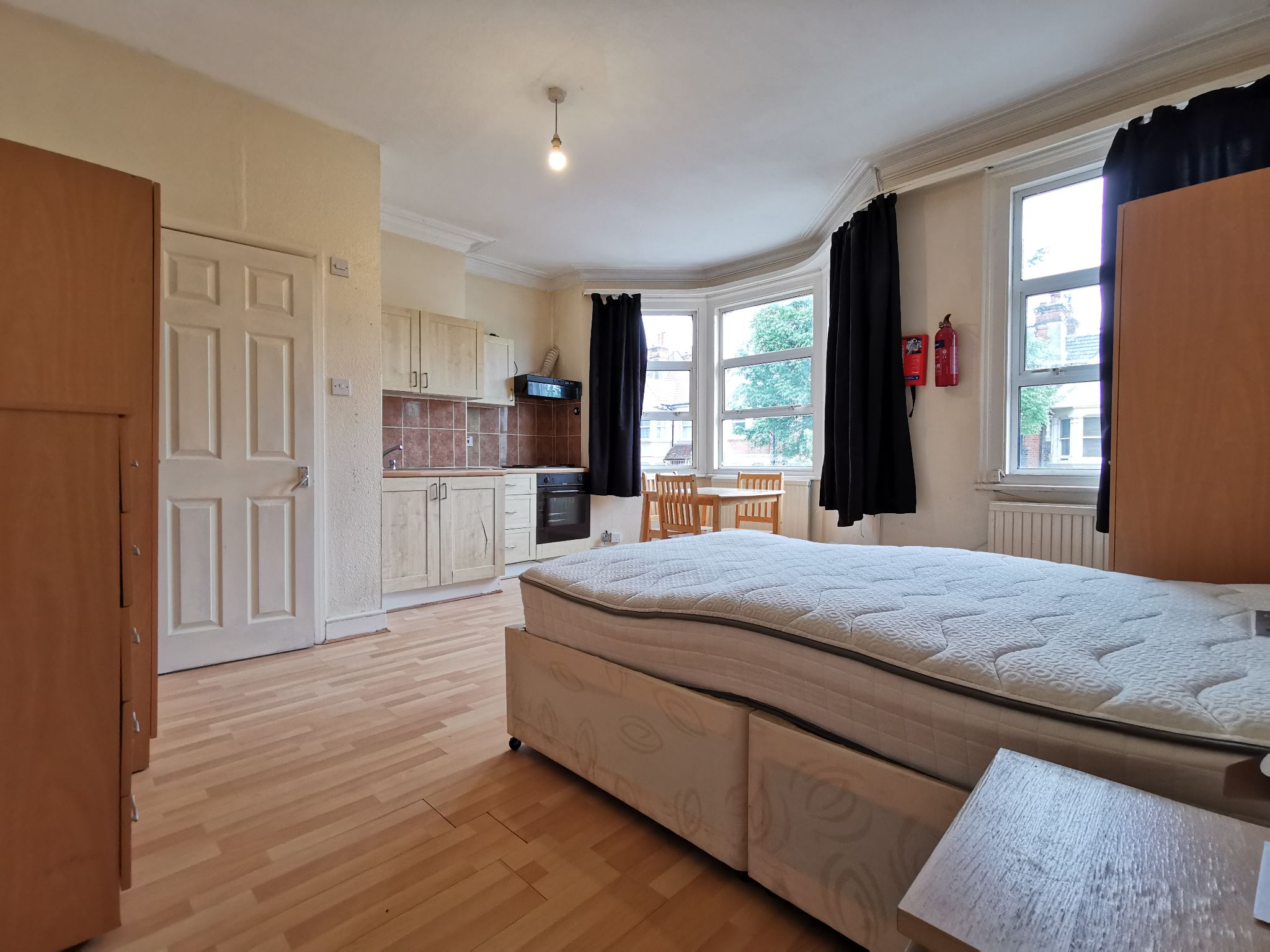 2 bedroom apartment flat/apartment To Let in London - Photograph 4