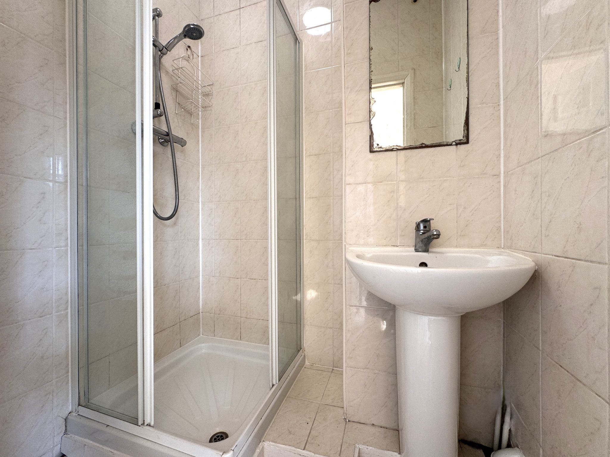 2 bedroom apartment flat/apartment To Let in Willesden - Photograph 5