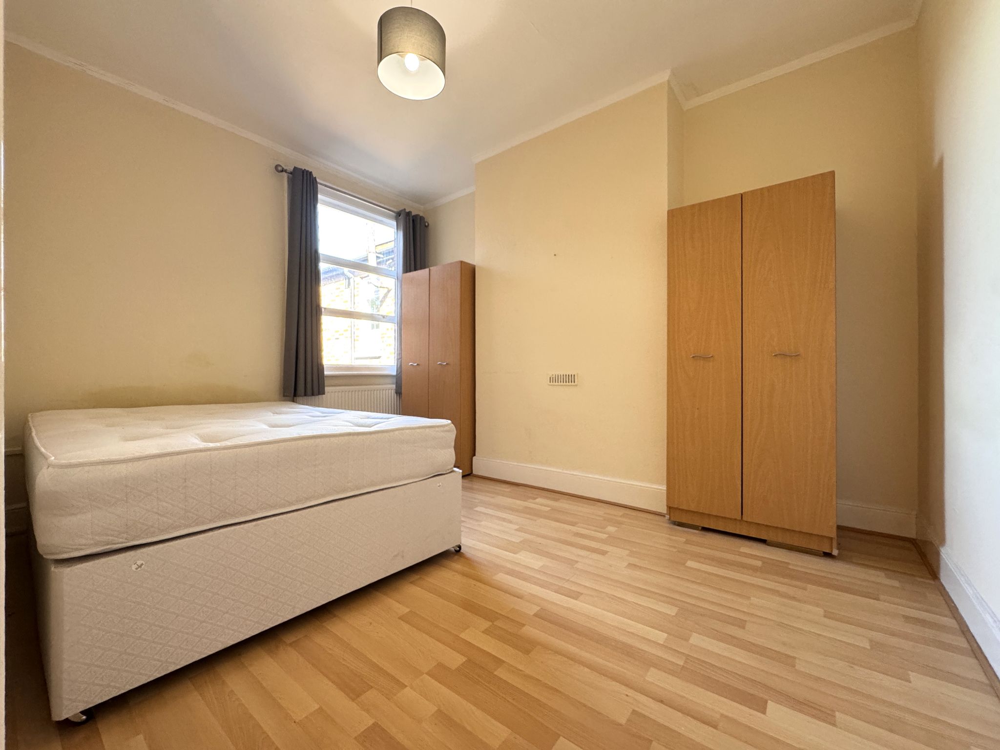 2 bedroom apartment flat/apartment To Let in Willesden - Photograph 7