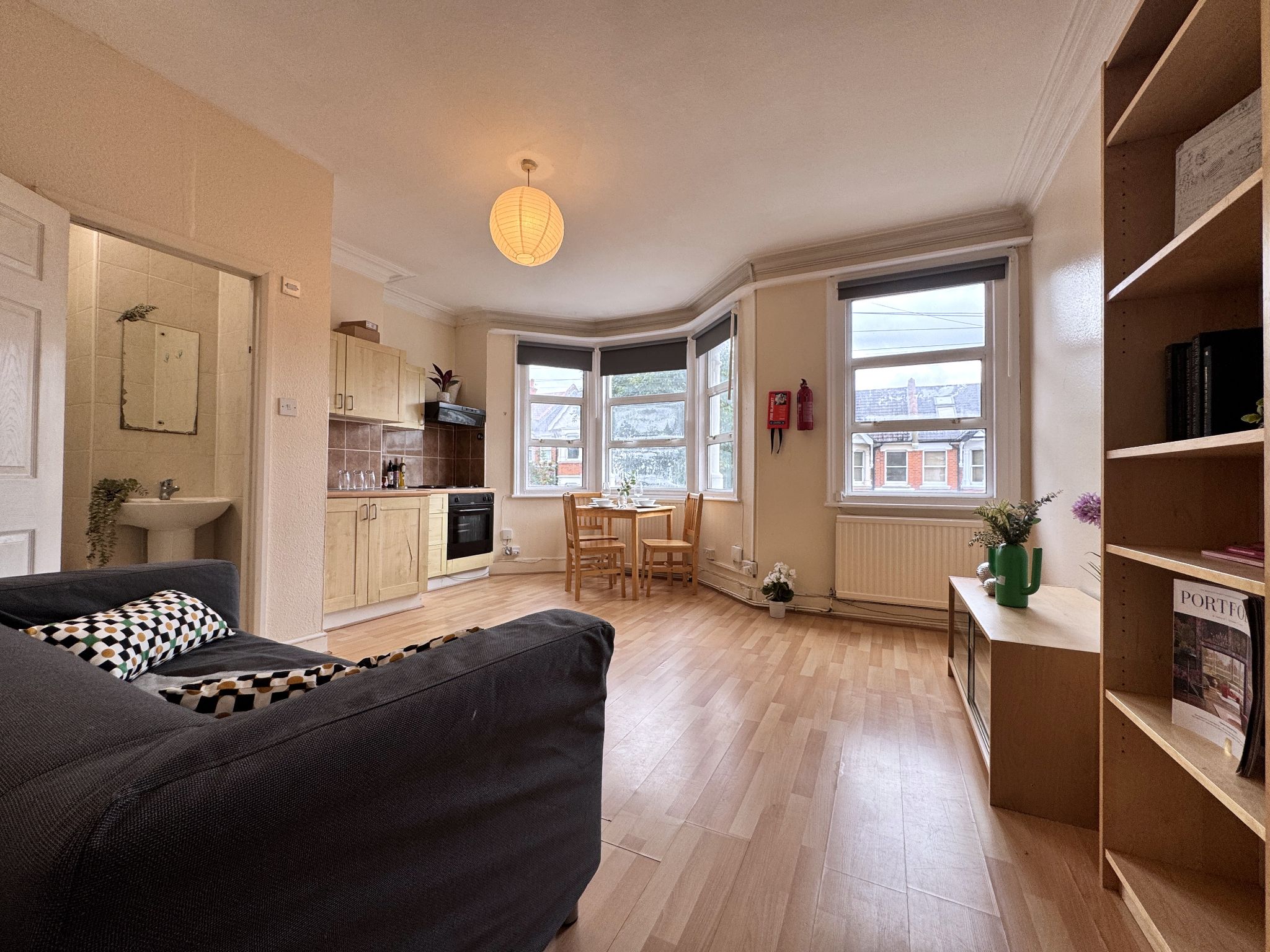 2 bedroom apartment flat/apartment To Let in Willesden - Photograph 5