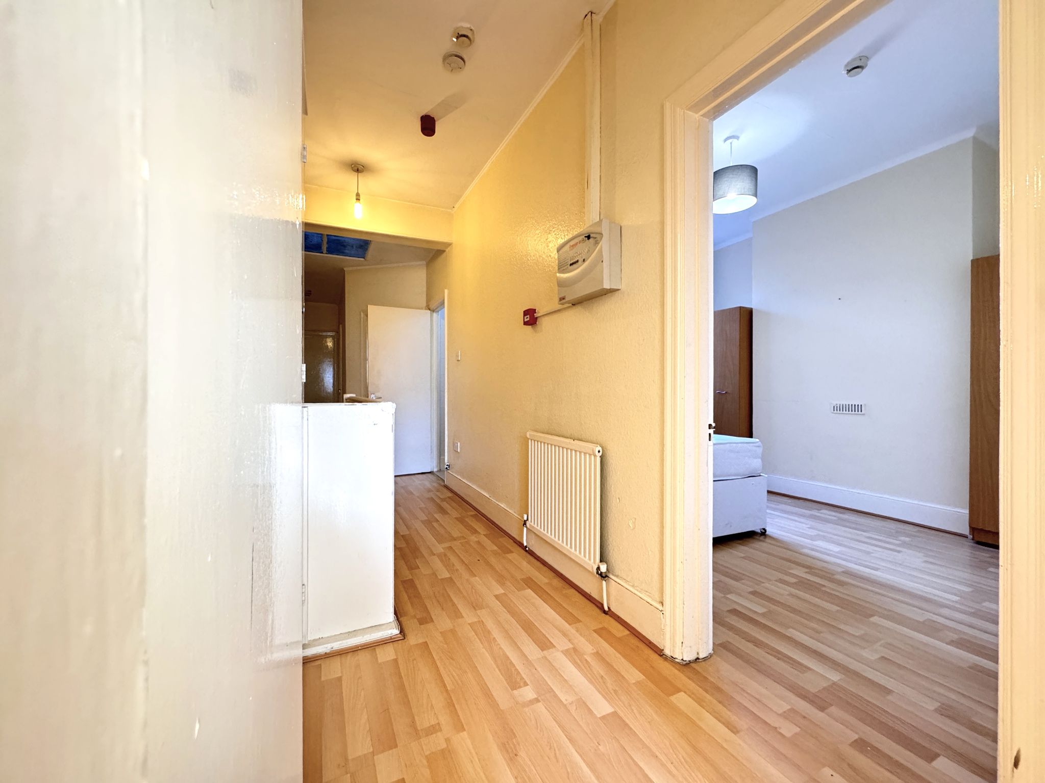 2 bedroom apartment flat/apartment To Let in Willesden - Photograph 6