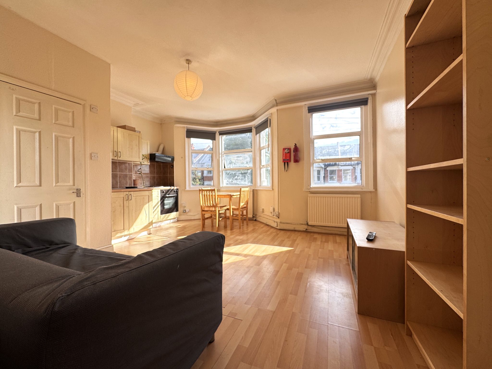 2 bedroom apartment flat/apartment To Let in Willesden - Photograph 1