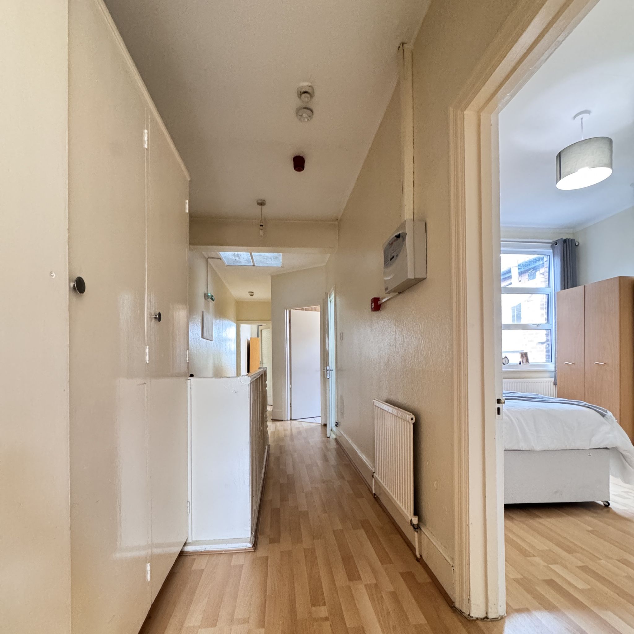 2 bedroom apartment flat/apartment To Let in Willesden - Photograph 9