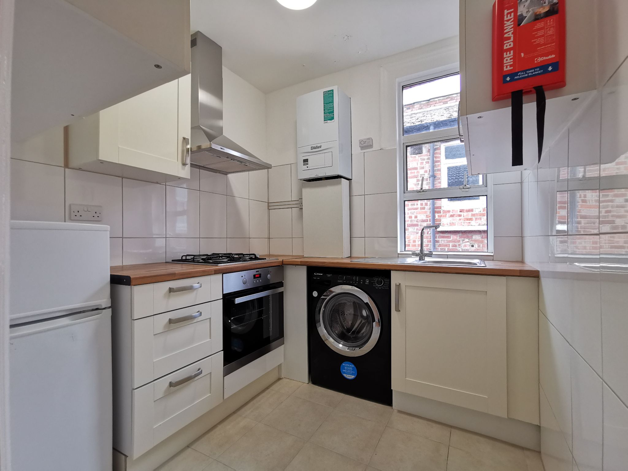 2 bedroom apartment flat/apartment To Let in London - Photograph 1