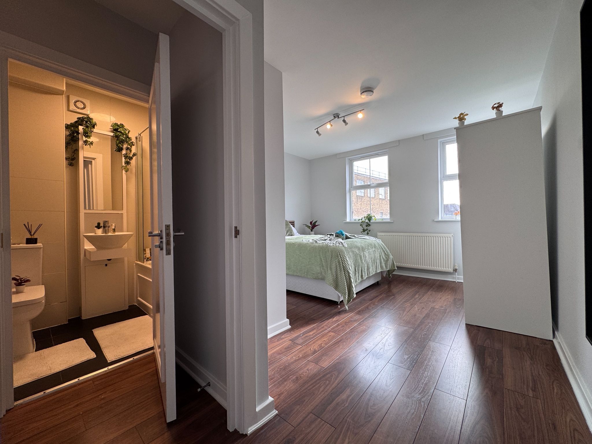 2 bedroom flat flat/apartment To Let in Enfield - Photograph 10