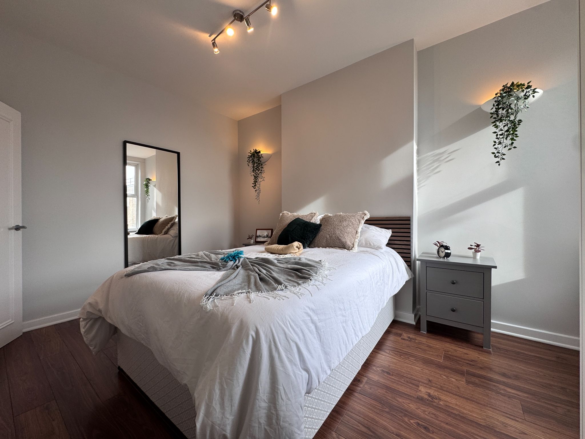 2 bedroom flat flat/apartment To Let in Enfield - Photograph 5